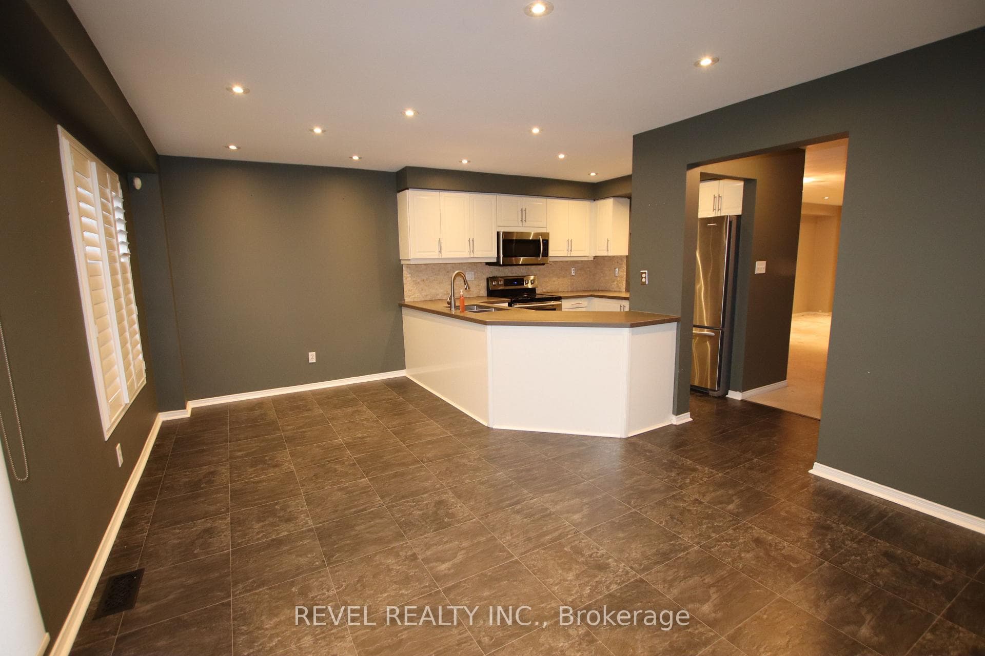 11 Tasker Crescent photo 9