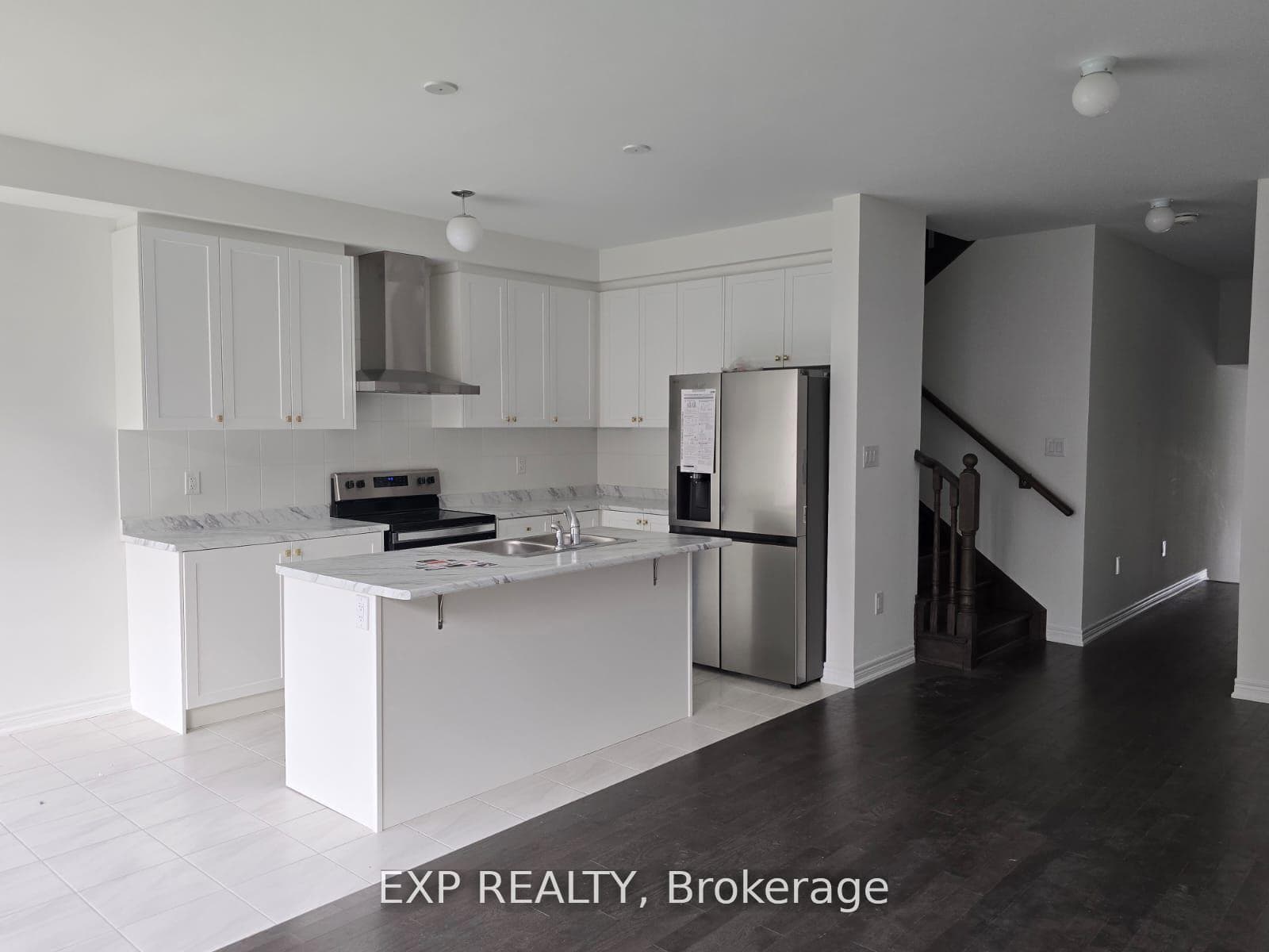 80 Singhampton Road photo 8