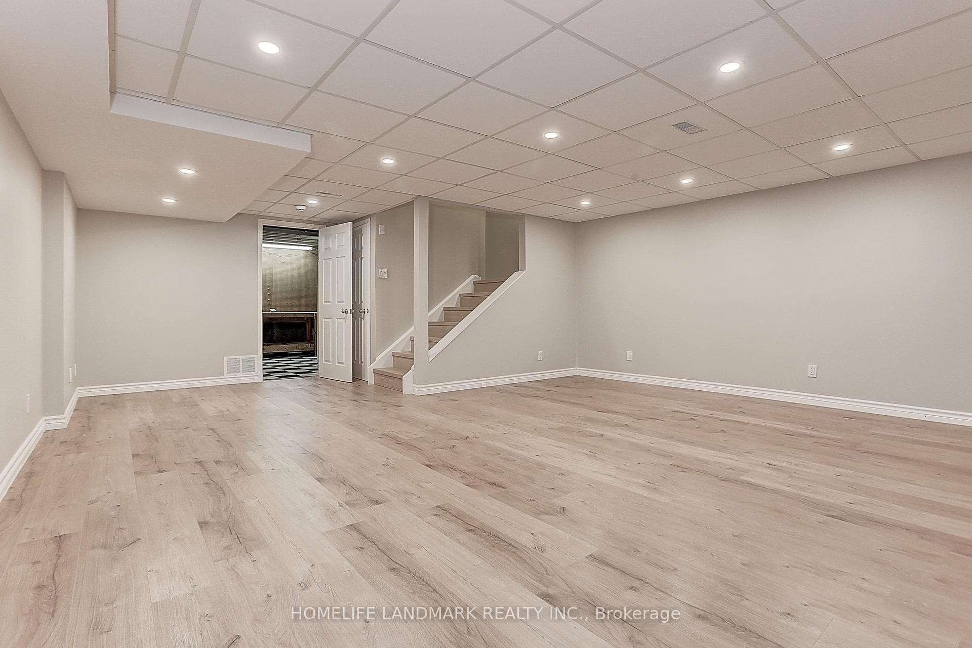 419 Bantry Avenue photo 38