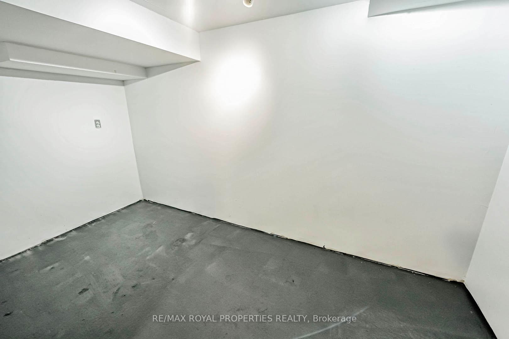 15 Lighthall Crescent photo 35