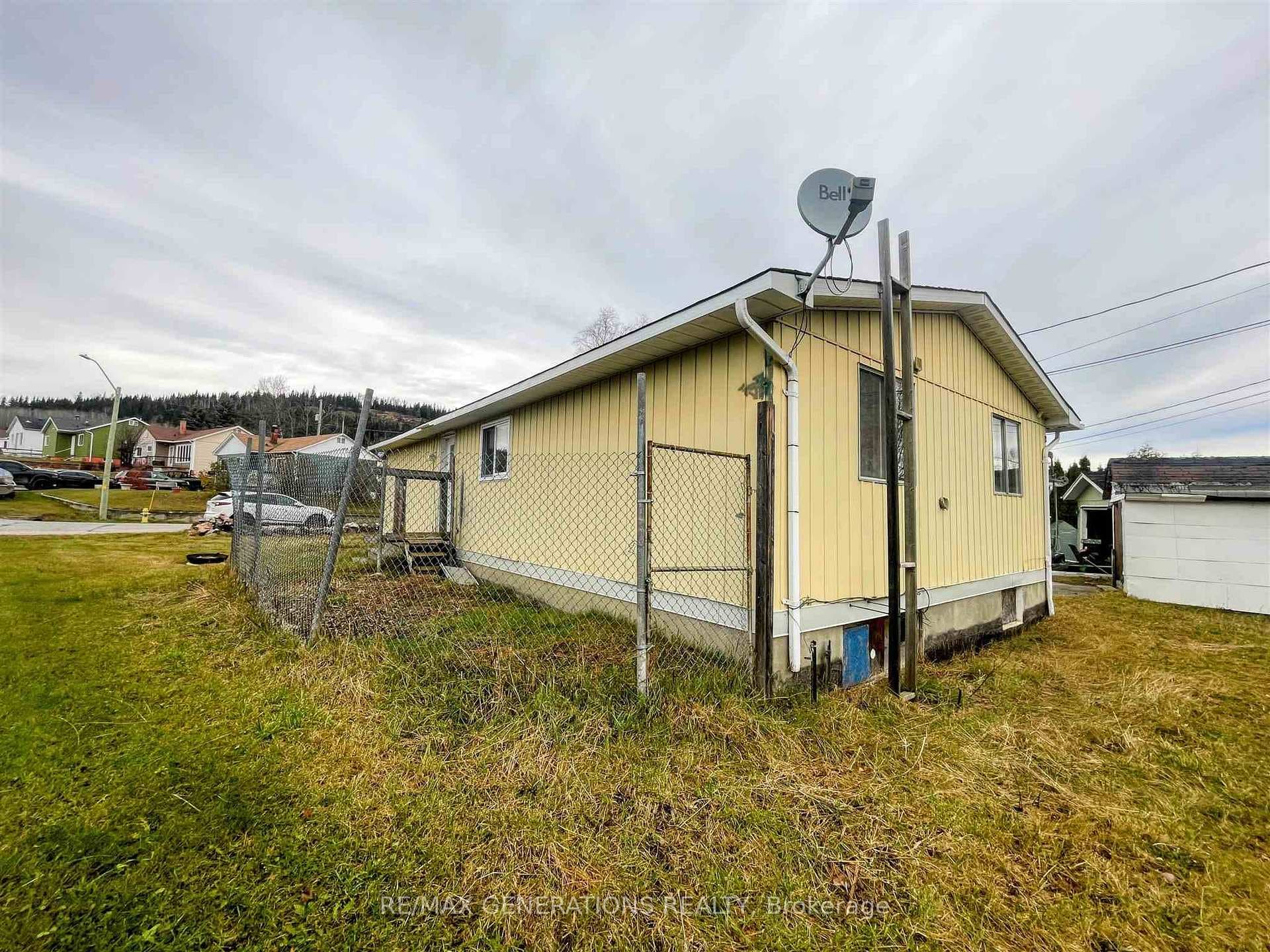 16 Robin Avenue photo 33