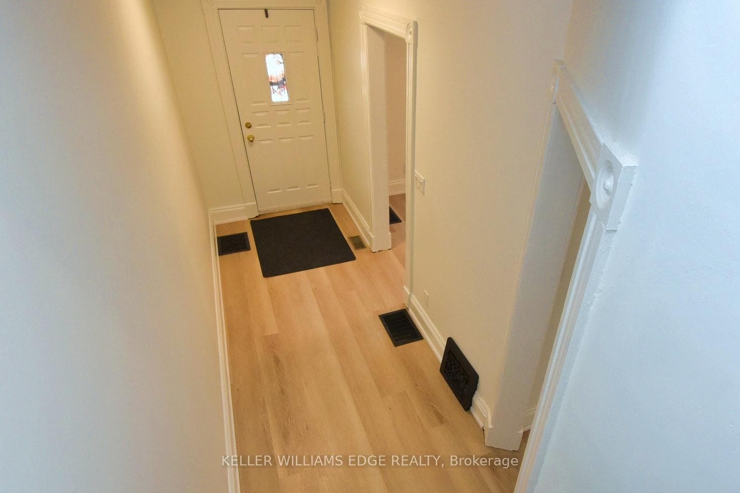 89 Oak Street photo 3