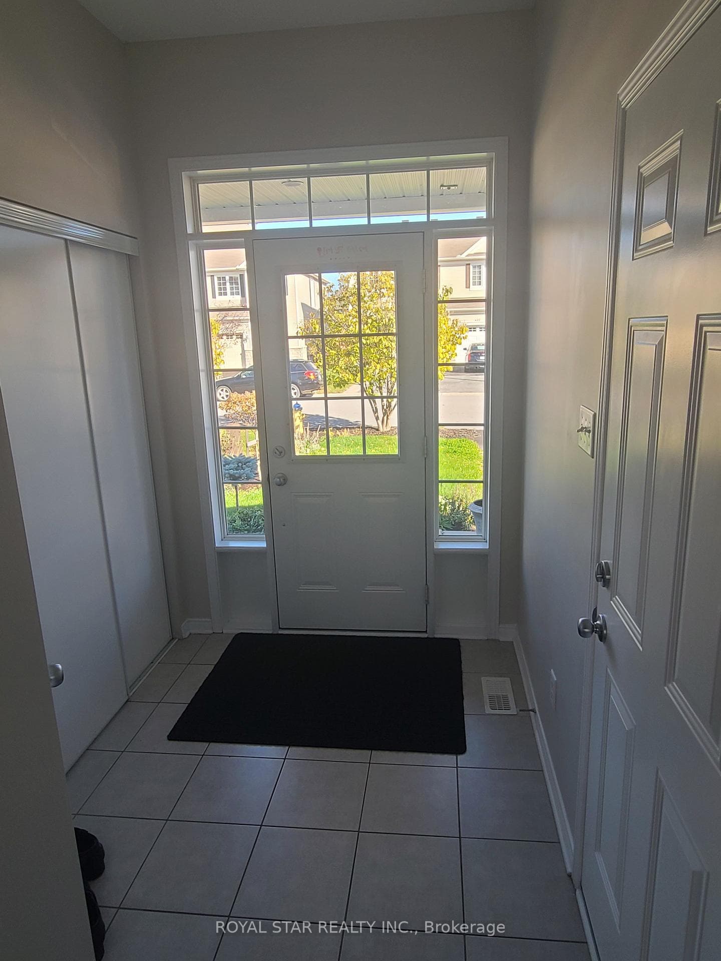 621 Pepperville Crescent photo 2