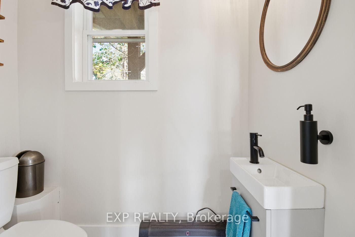 9043 Ridge Road photo 8
