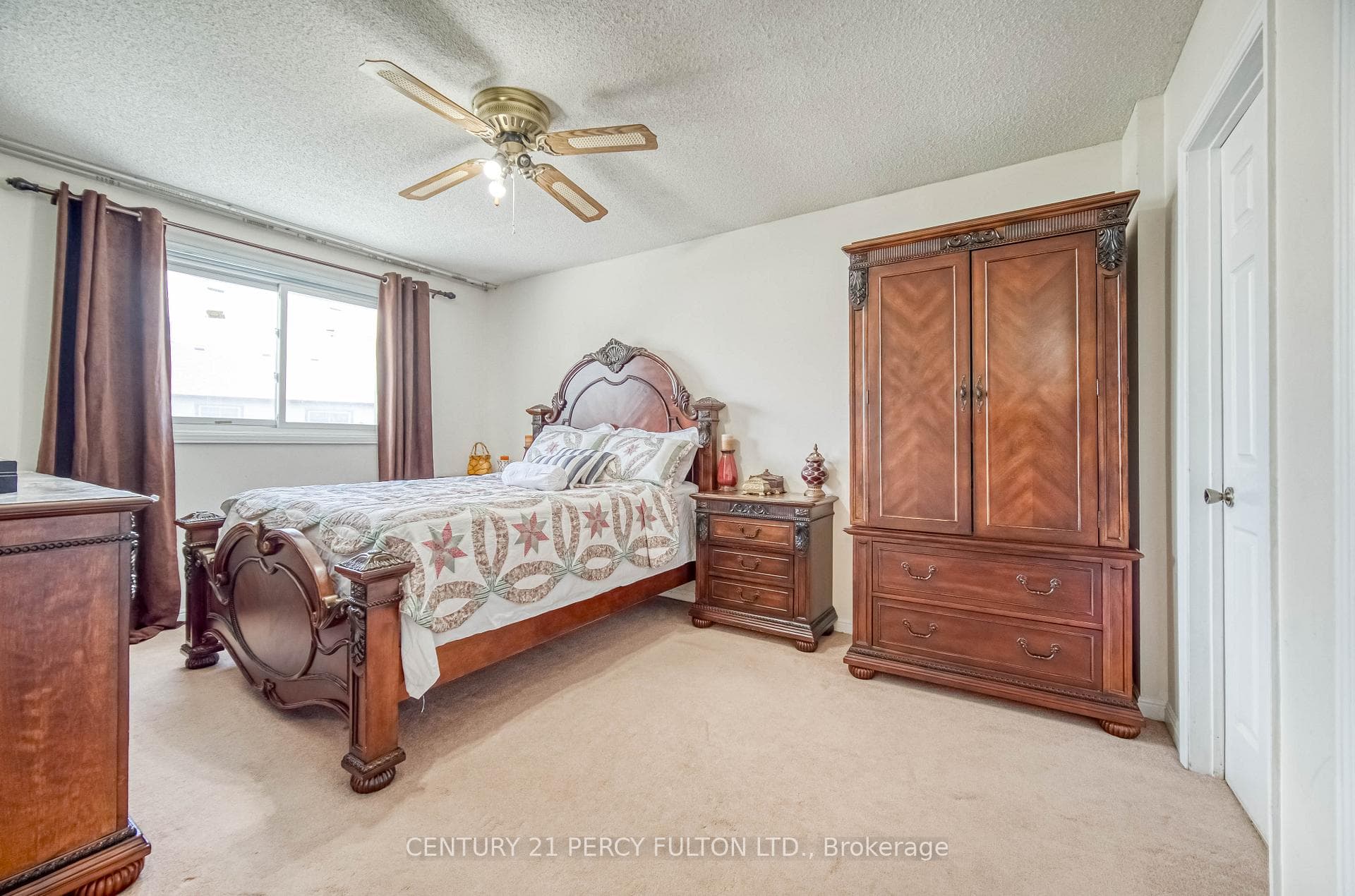 120 Granada Crescent photo 24