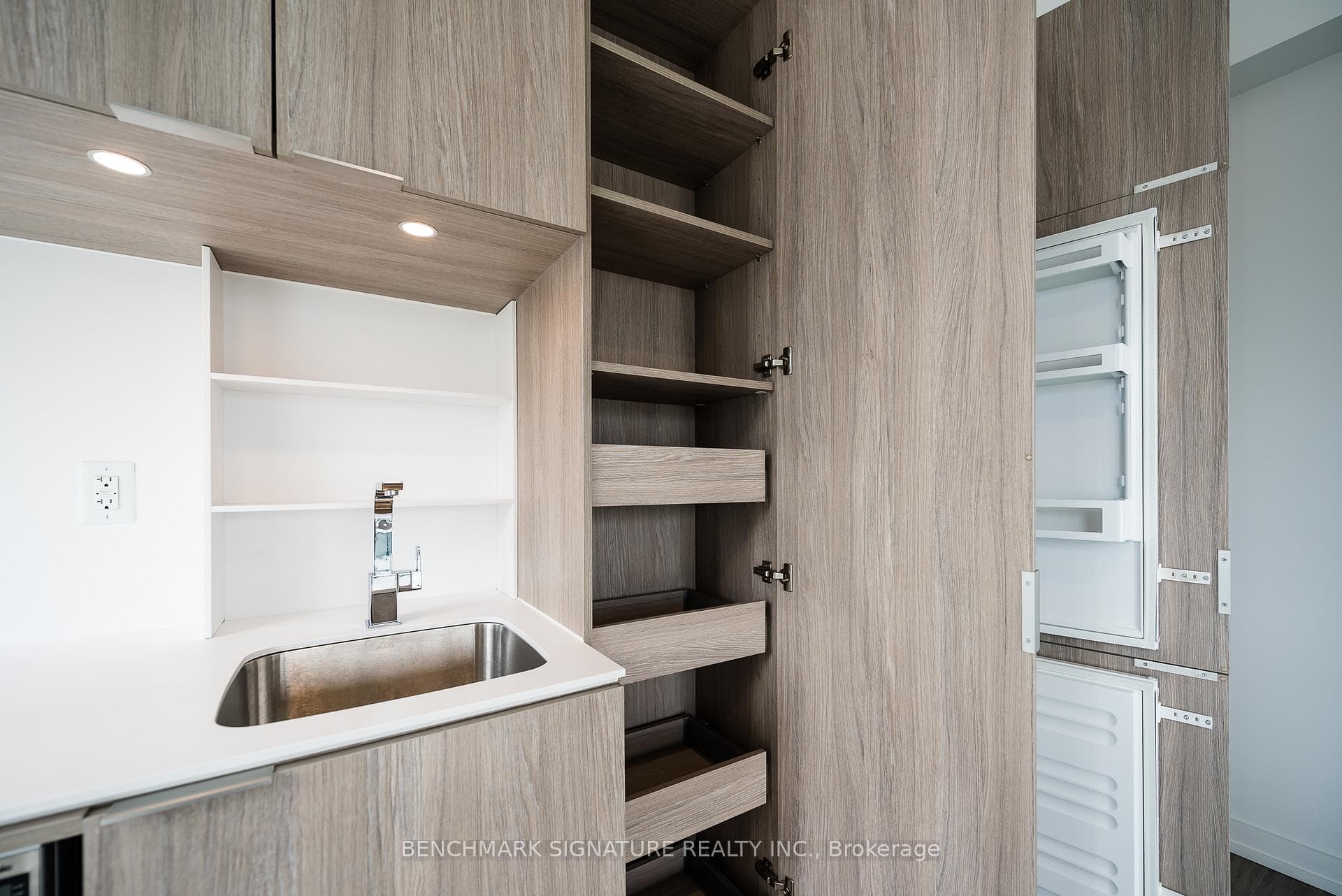 77 Shuter Street Unit 2810 photo 22