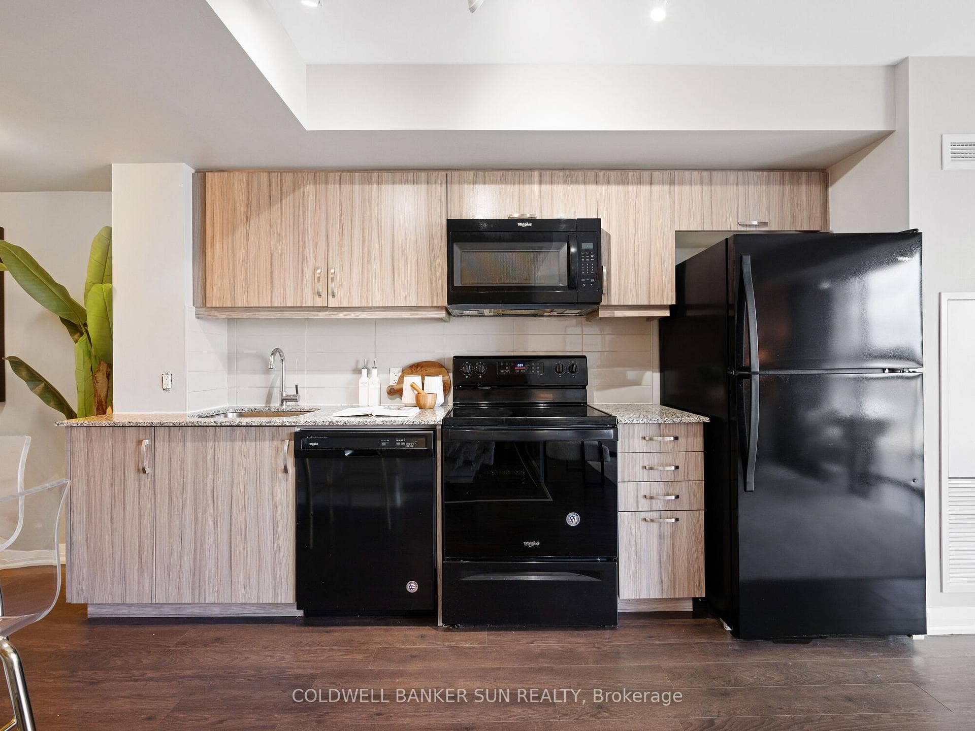 30 Meadowglen Place Unit 416 photo 7