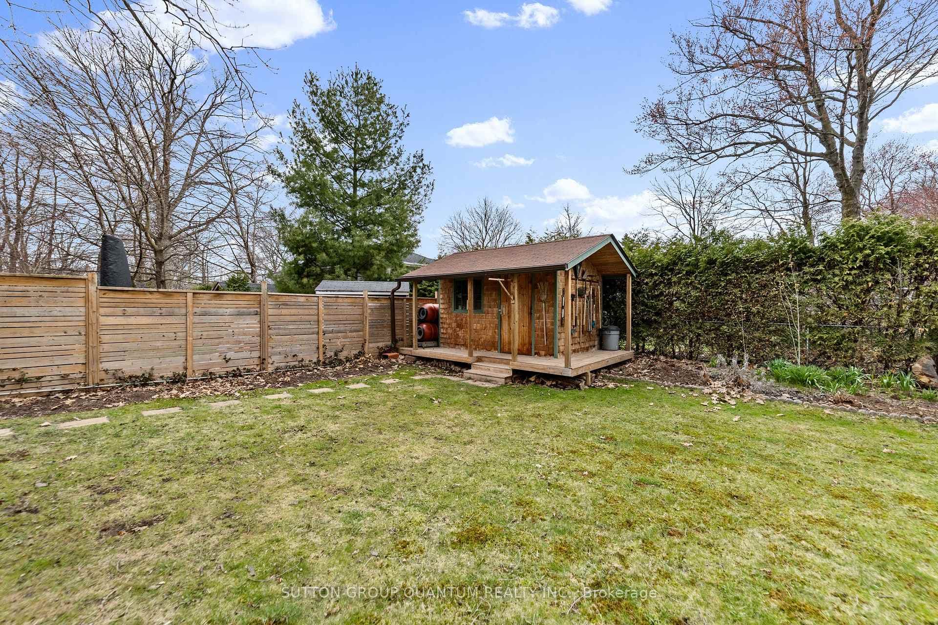 407 Queen Mary Drive photo 38