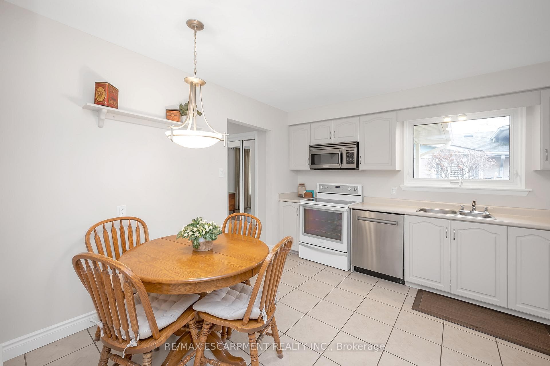 1428 Dewbourne Crescent photo 9