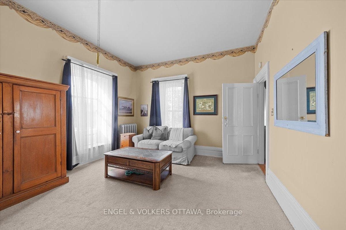 528 St Lawrence Street photo 31