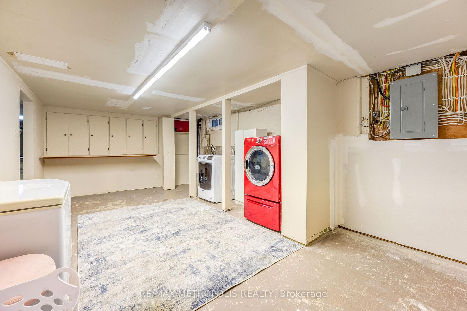 485 Bentinck Drive photo 28