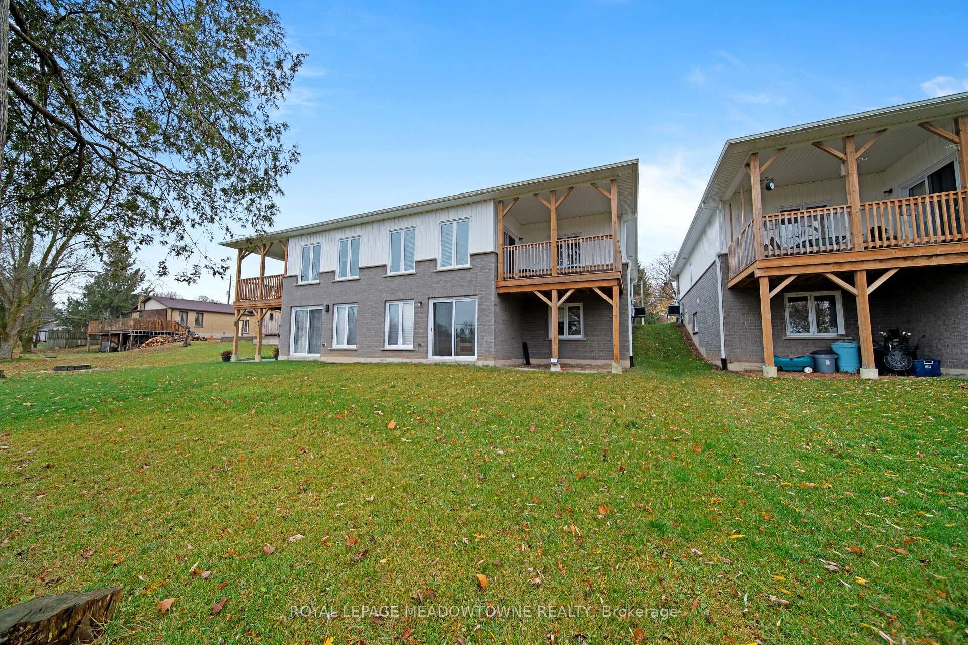 218 Elora Street photo 34