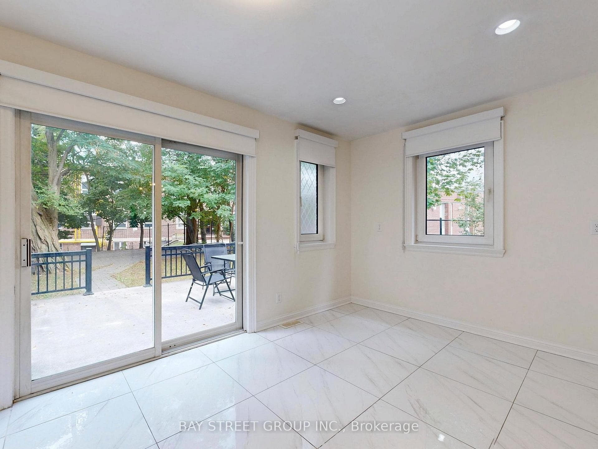 663 Eglinton Avenue photo 12