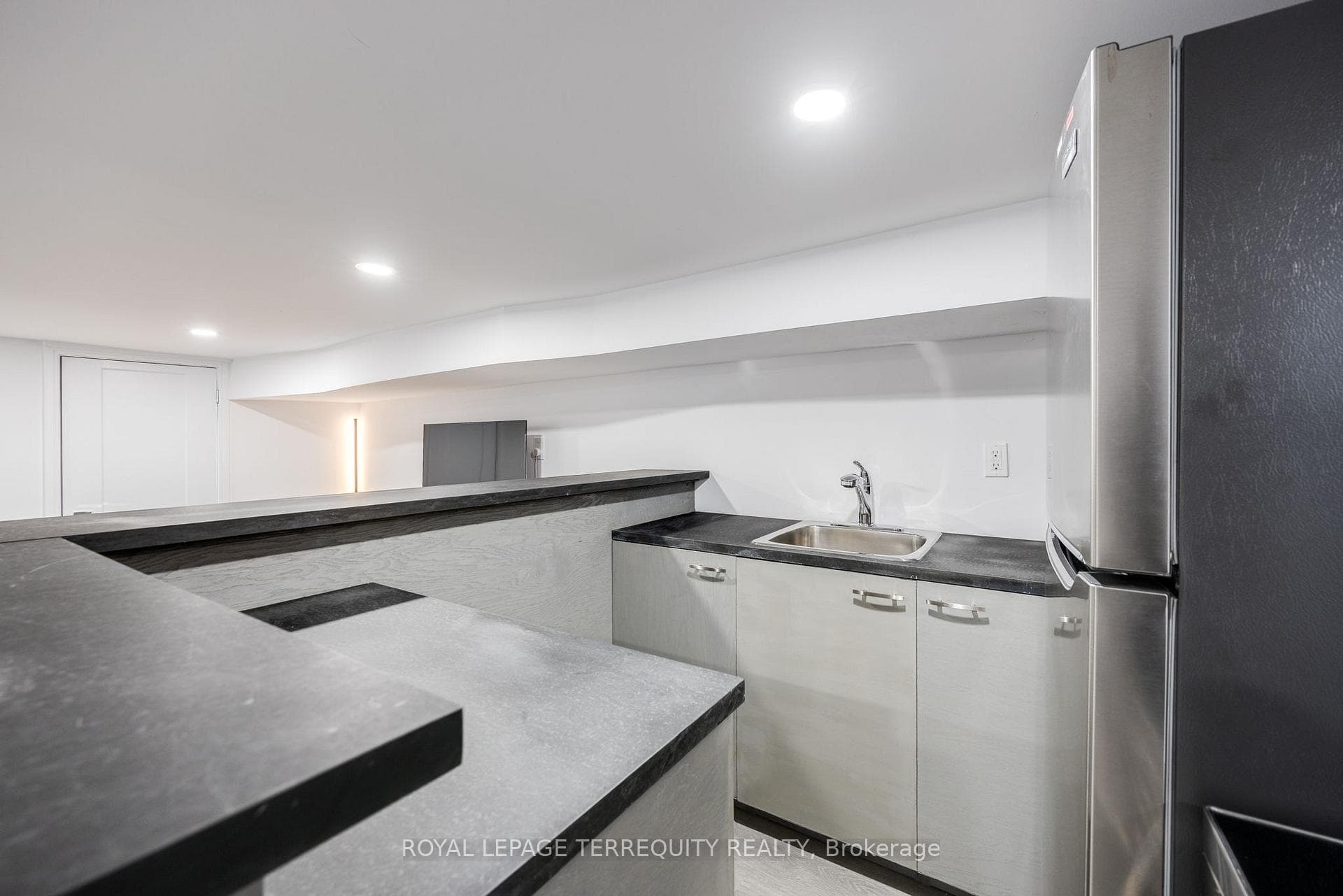 668 Indian Road Unit BSMT photo 8