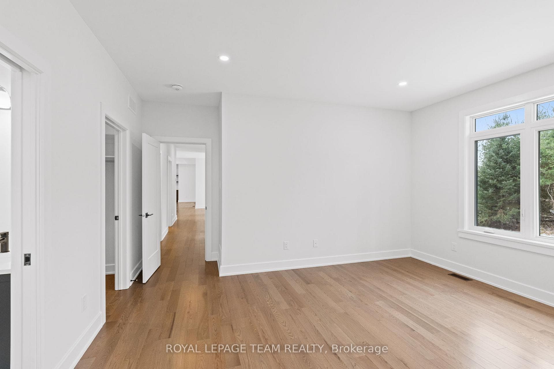 Similar model image; builder variations possible.