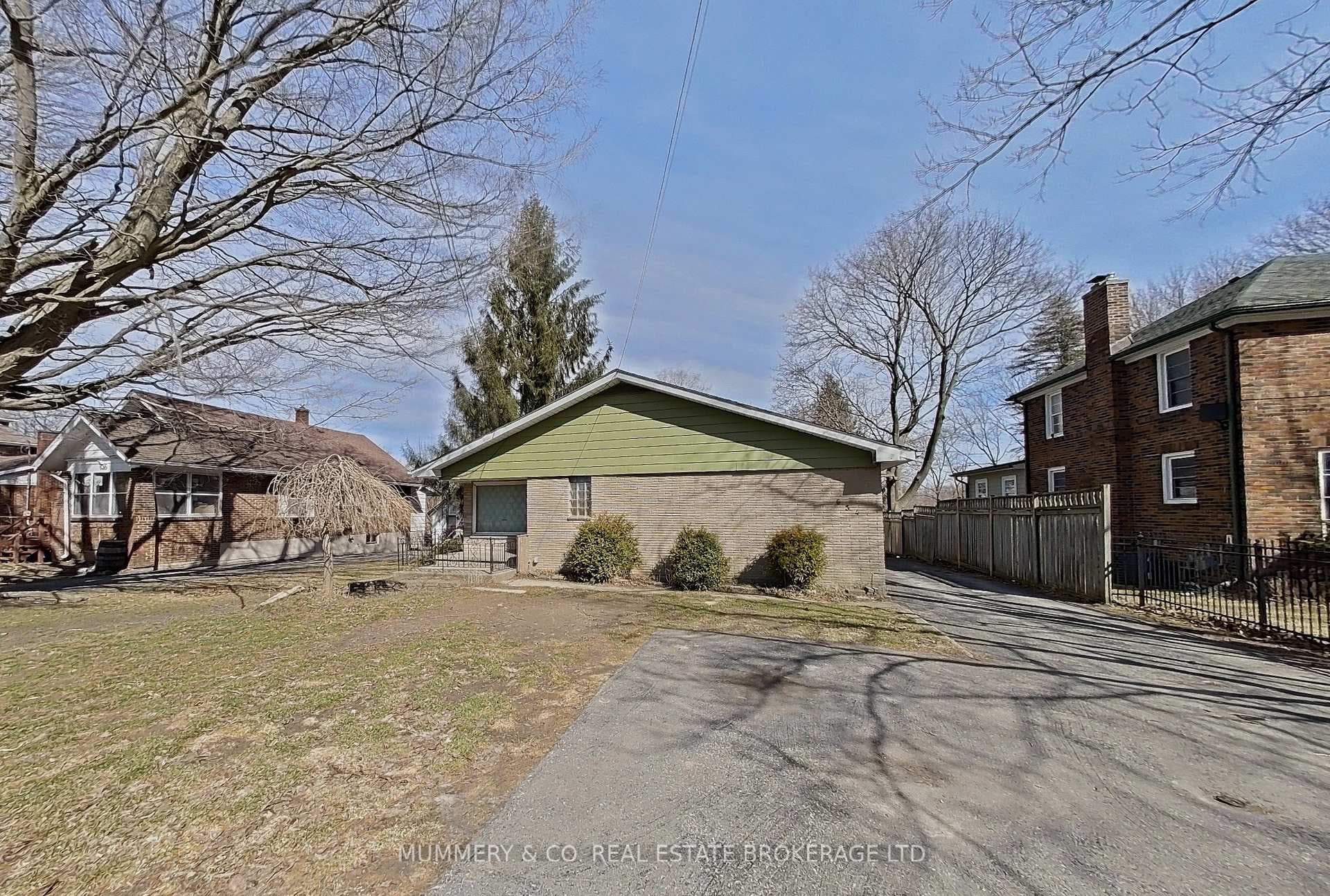 634 St Andrew Street photo 1