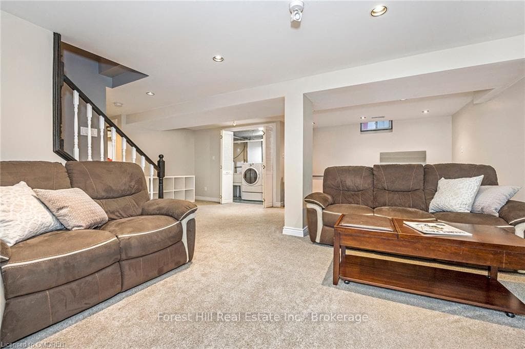 3337 CARDIFF Crescent photo 21
