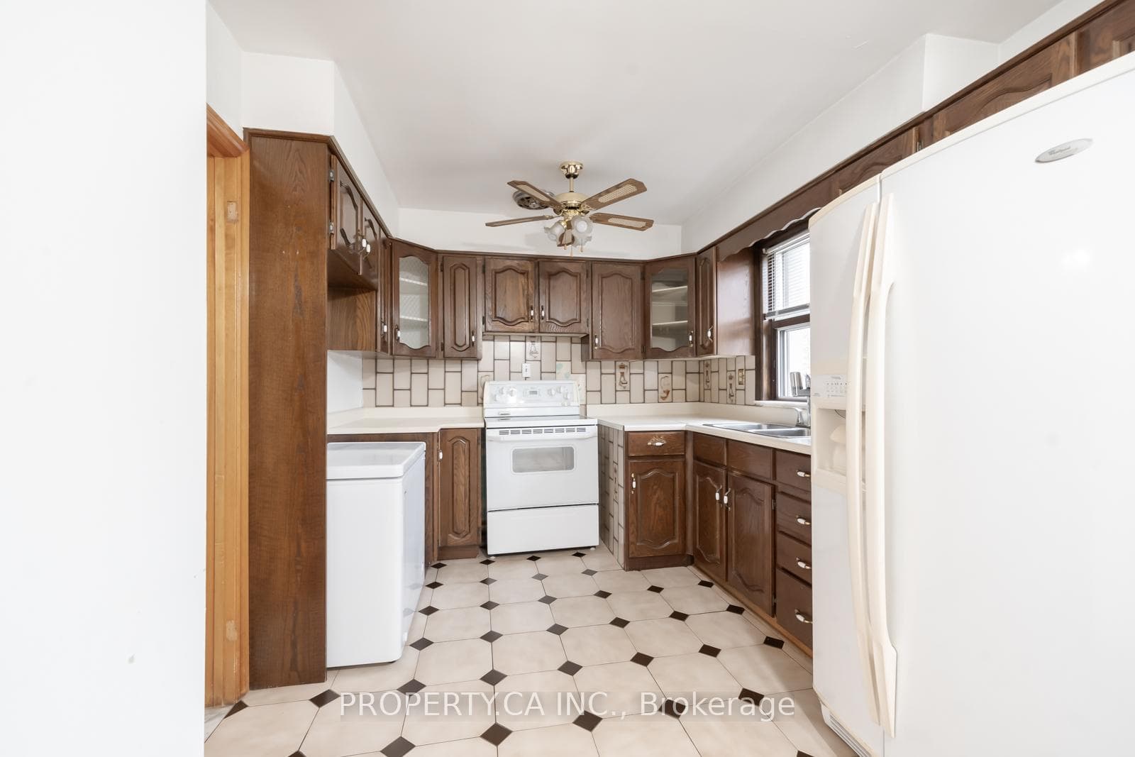 16 Datchet Road photo 6