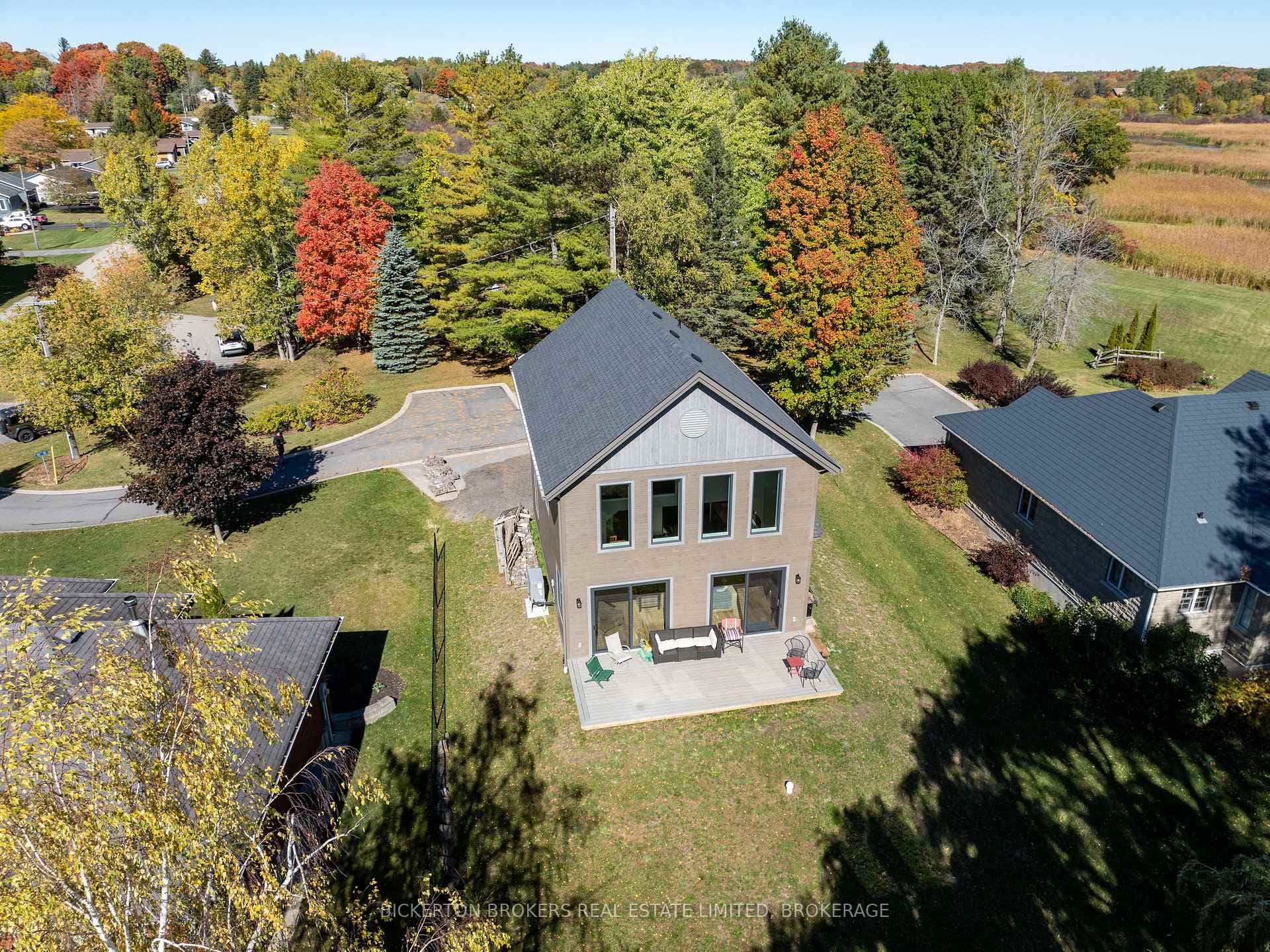 113 Willowbank Road photo 1