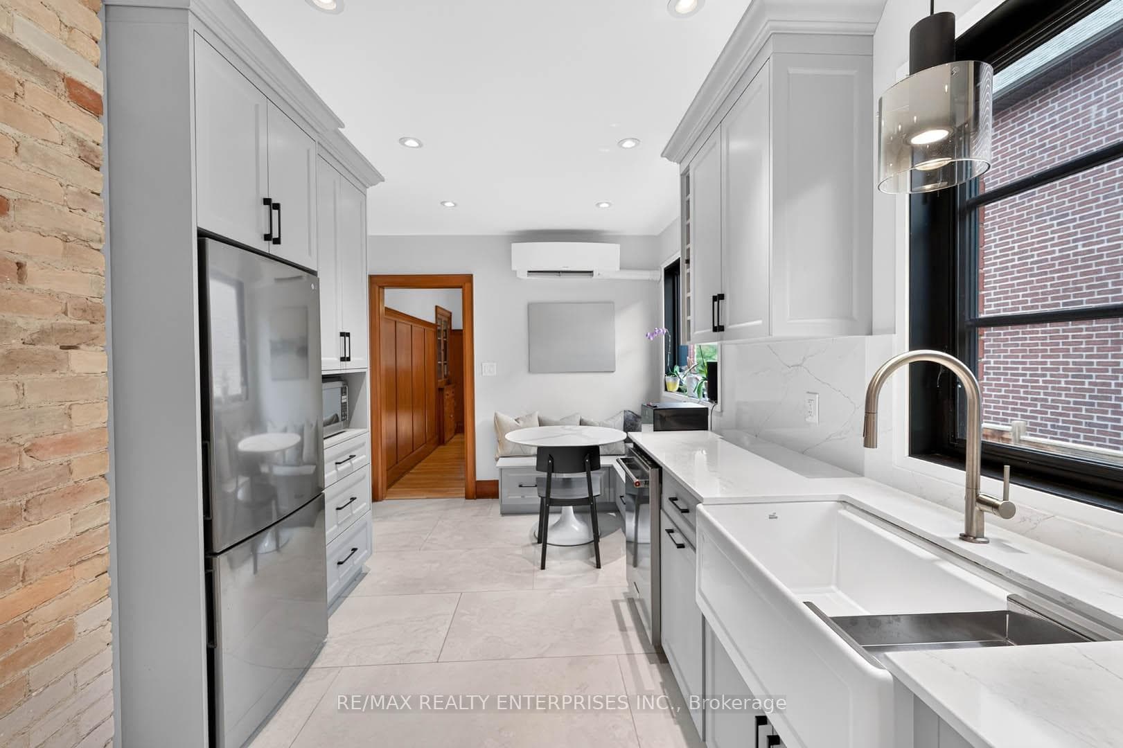 233 Rosemount Avenue photo 13