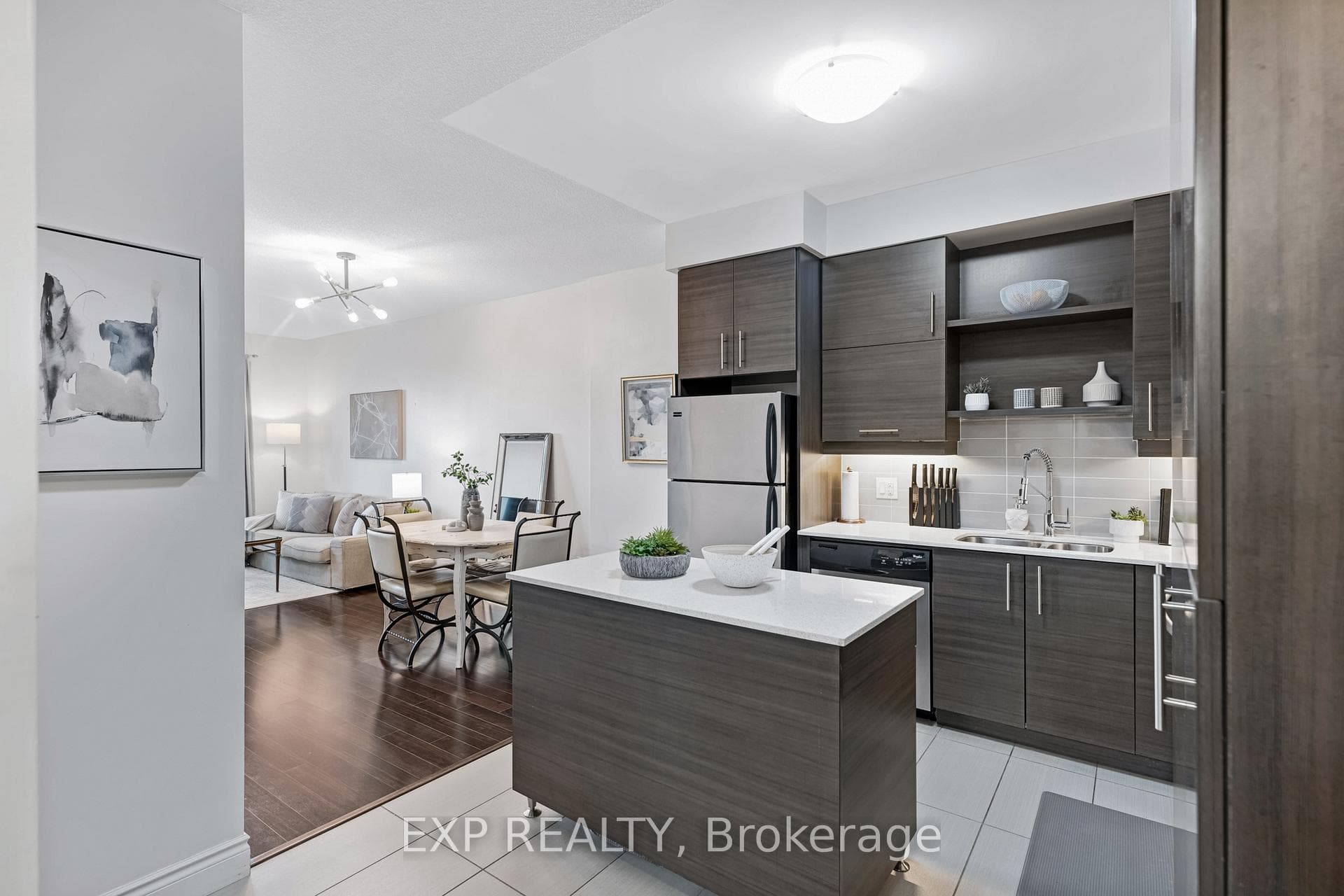 325 South Park Road Unit 602 photo 2