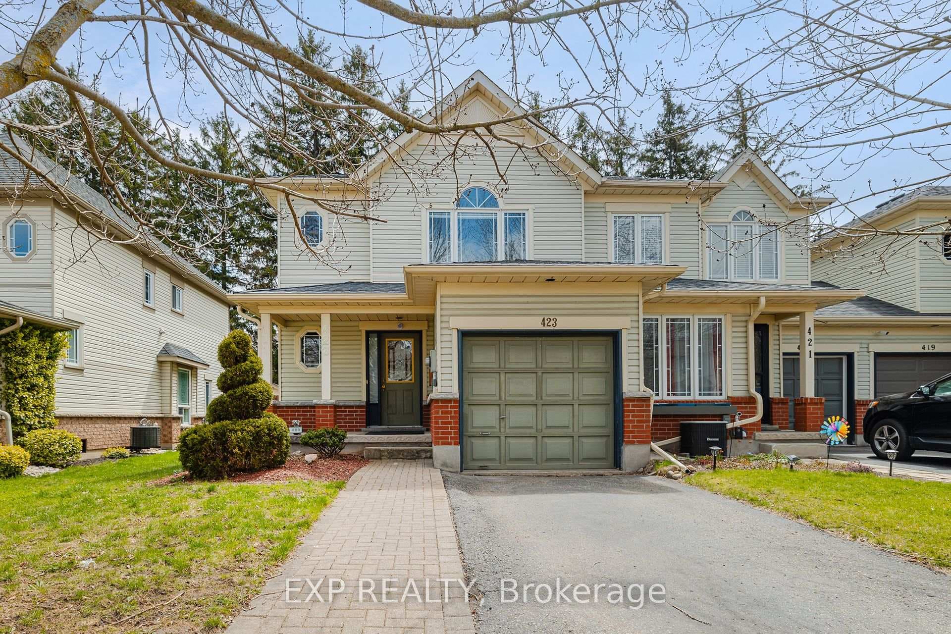 423 Shadow Wood Crescent photo 1
