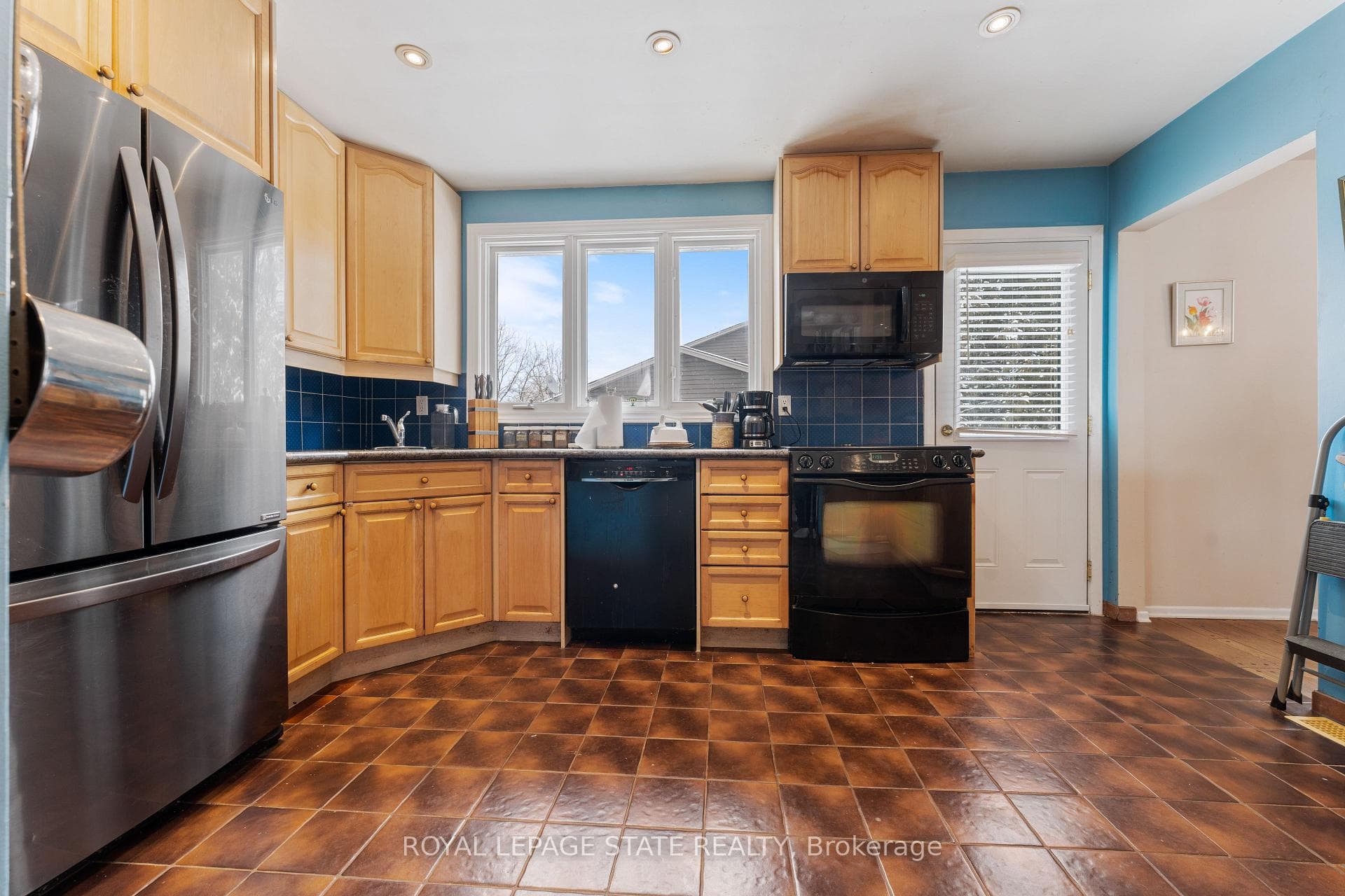 560 Westover Road photo 23