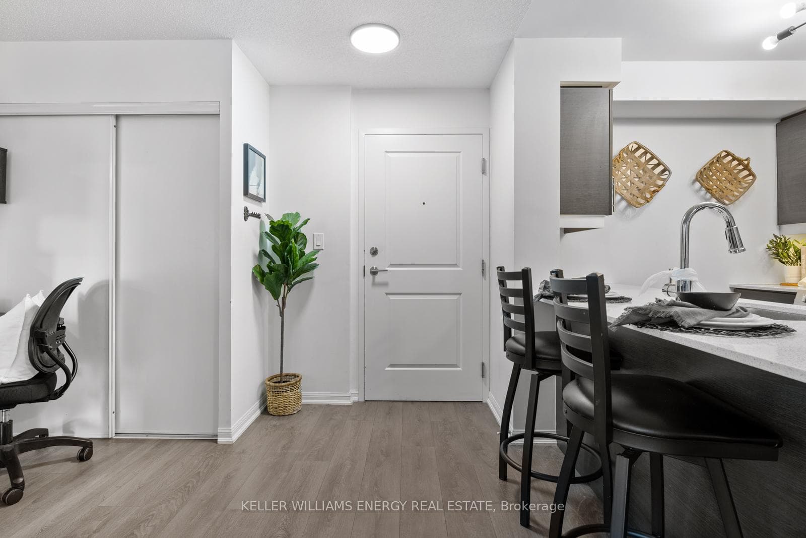 35 Bastion Street Unit 308 photo 2