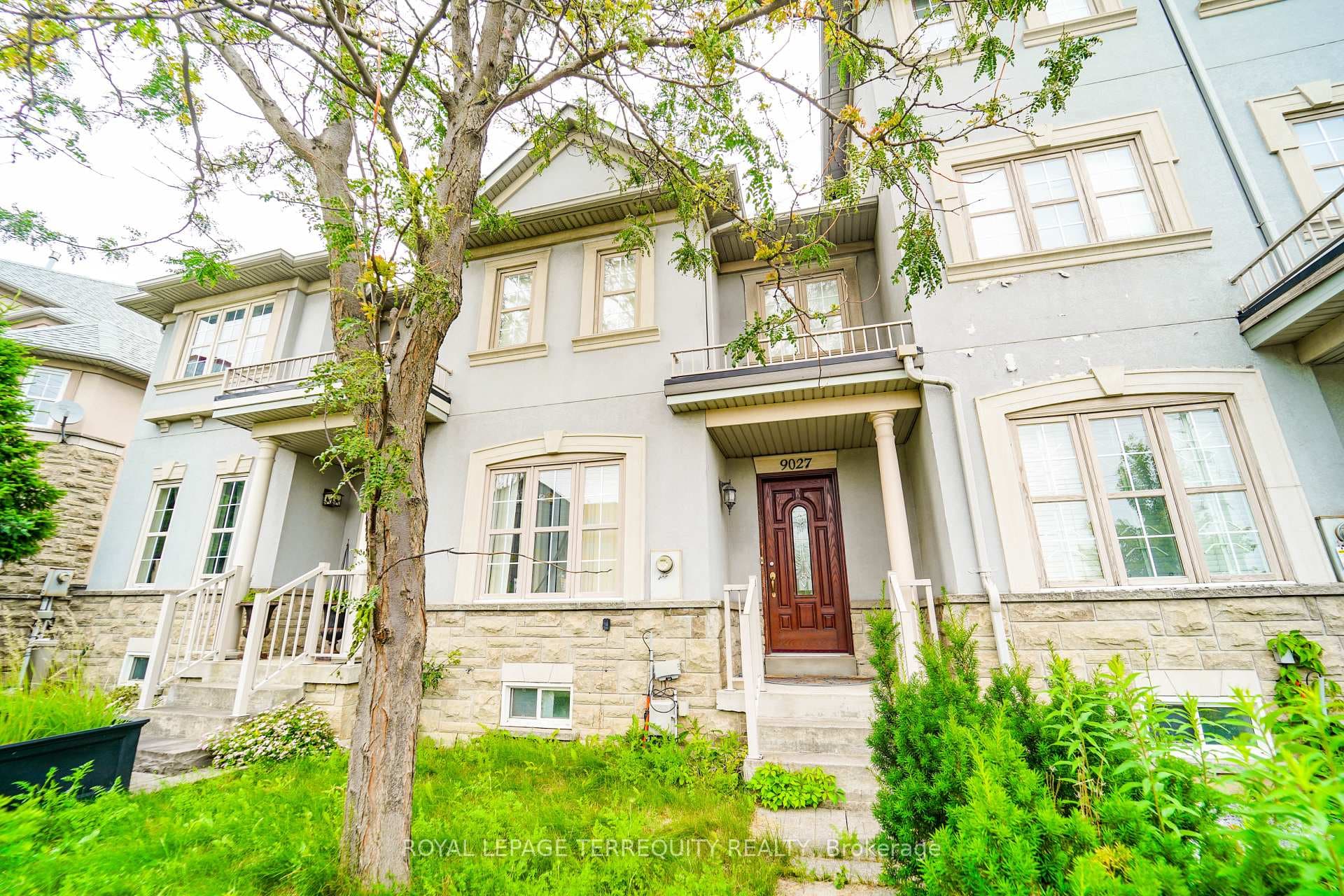 9027 Yonge Street photo 1