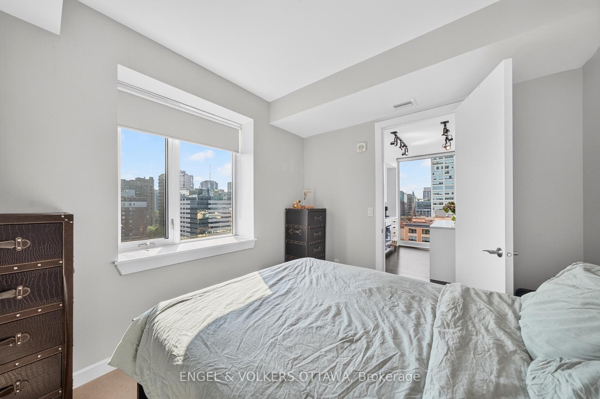 300 Lisgar Street Unit 1011 photo 16