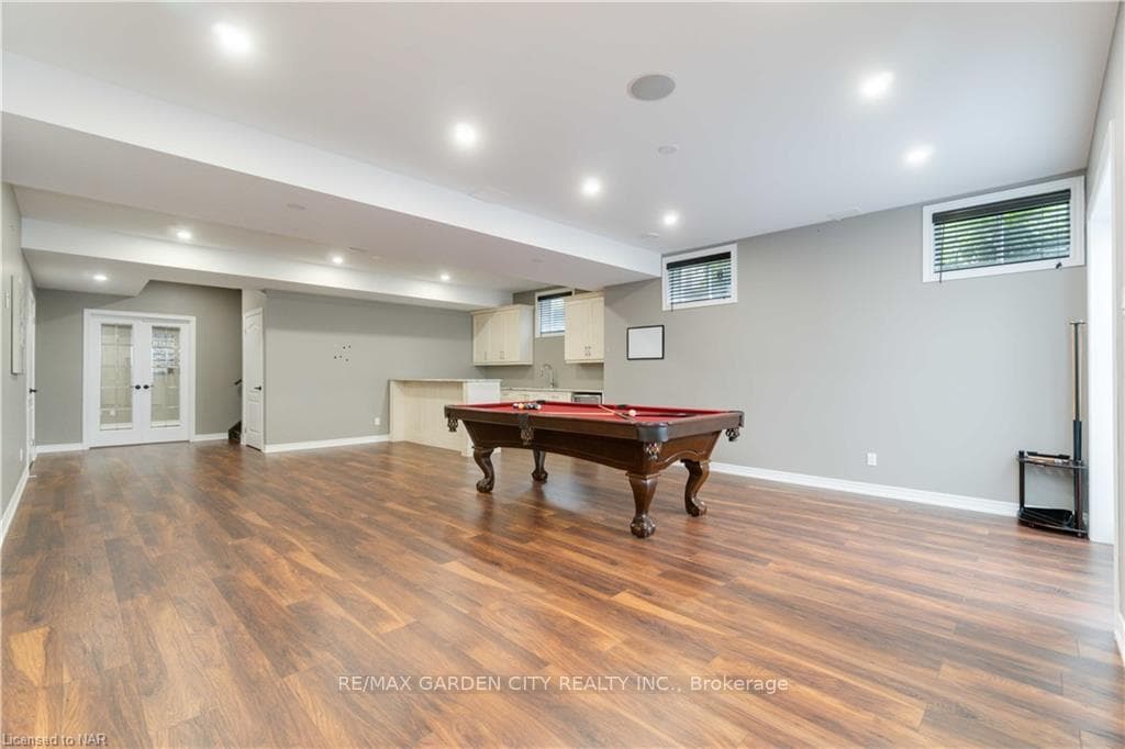 6520 Richard Crescent photo 38
