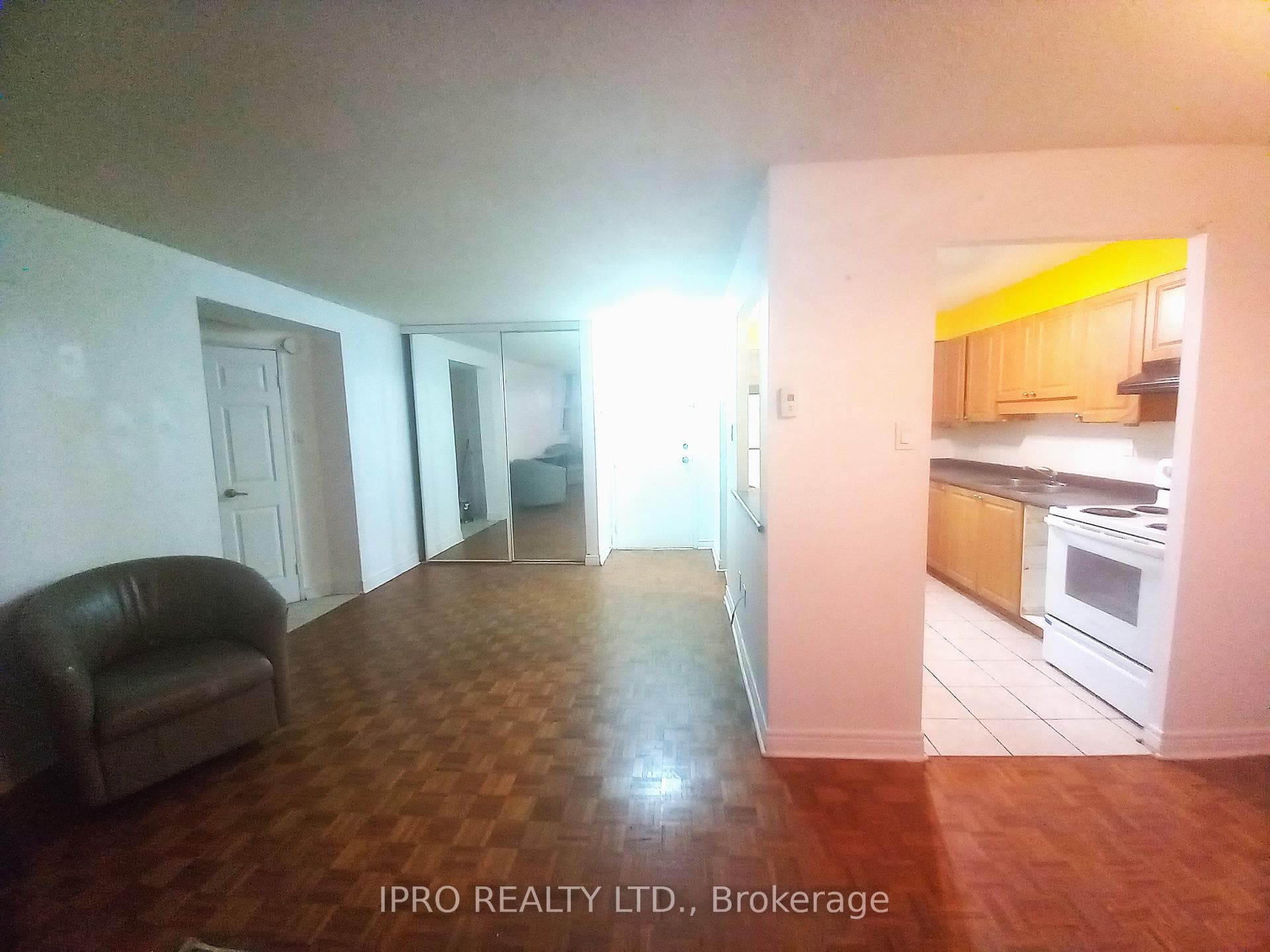 3501 Glen Erin Drive Unit 307 photo 2