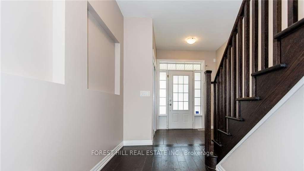 70 Hanson Crescent photo 5