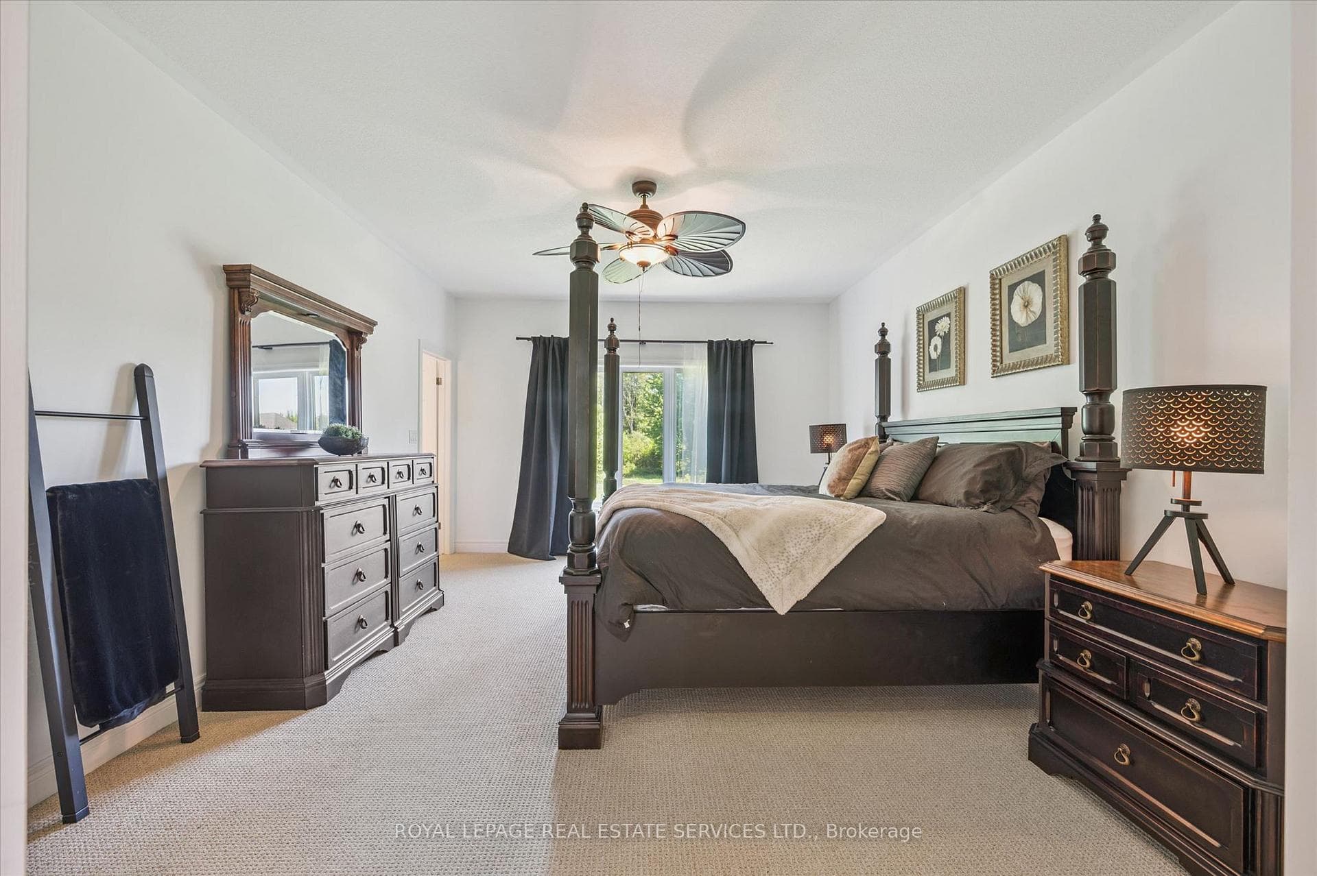 Primary Bedroom w/Walk-In Closet & 5-Piece Ensuite