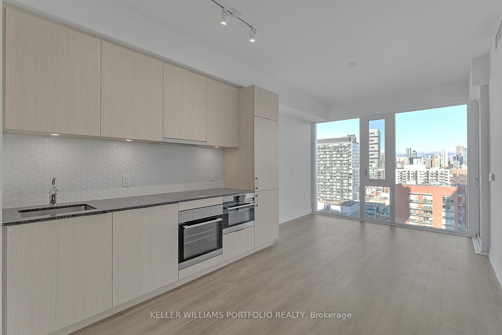 158 Front Street Unit 1706 photo 5