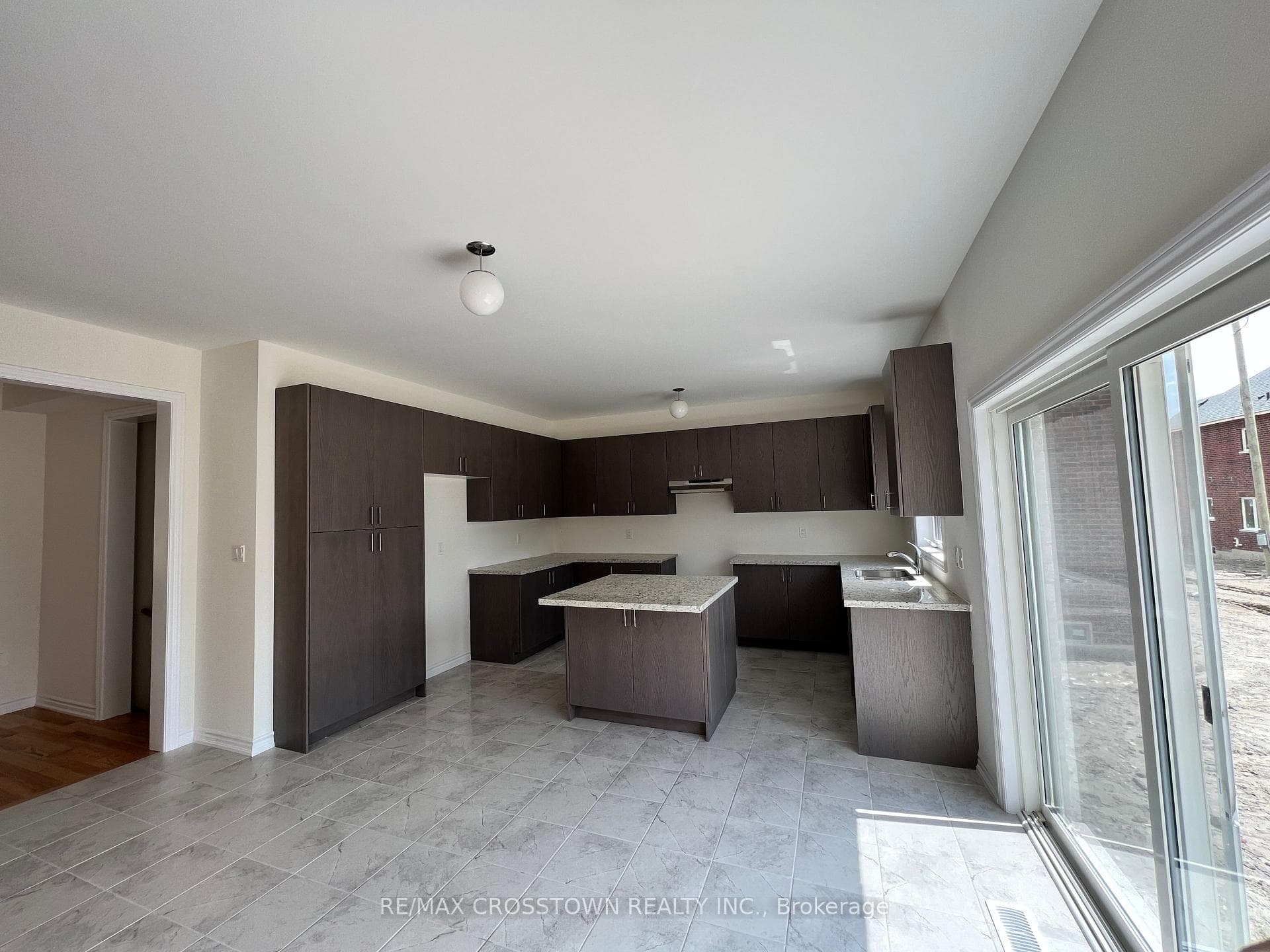 1099 Cole Street photo 10
