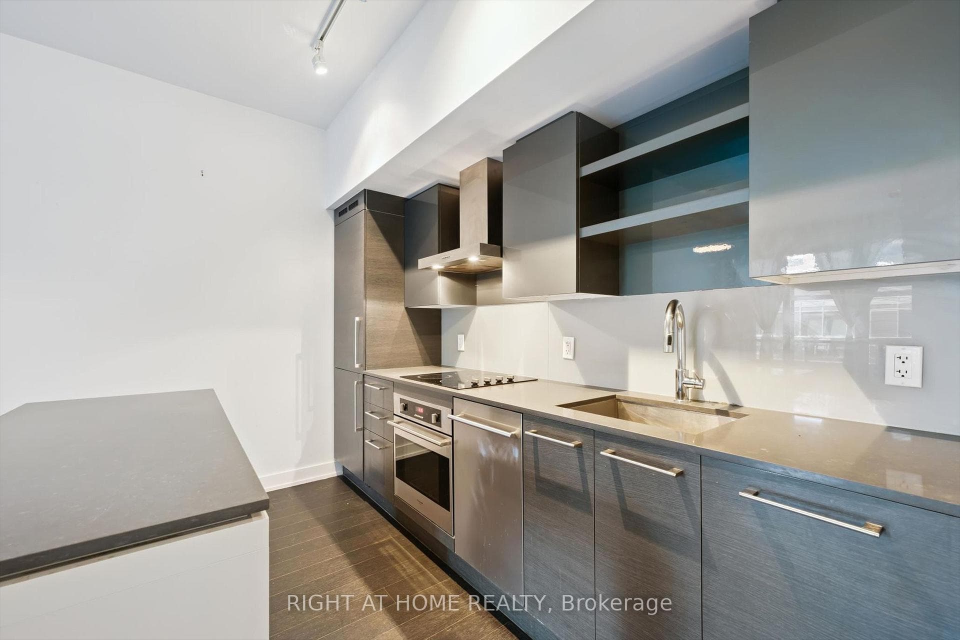 1030 King Street Unit 418 photo 8