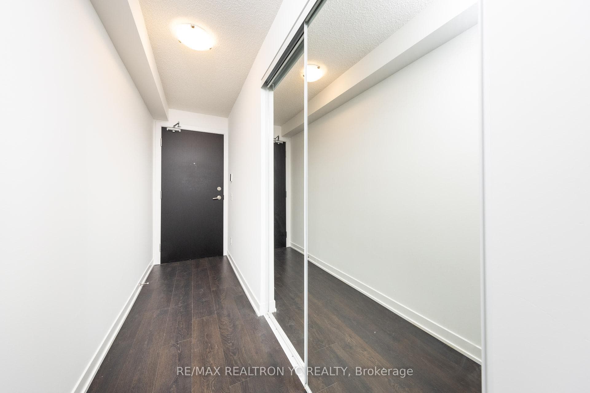 87 Peter Street Unit 719 photo 18