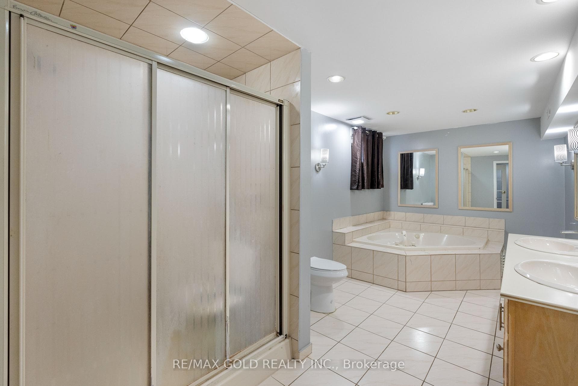 48 Maidstone Crescent photo 37