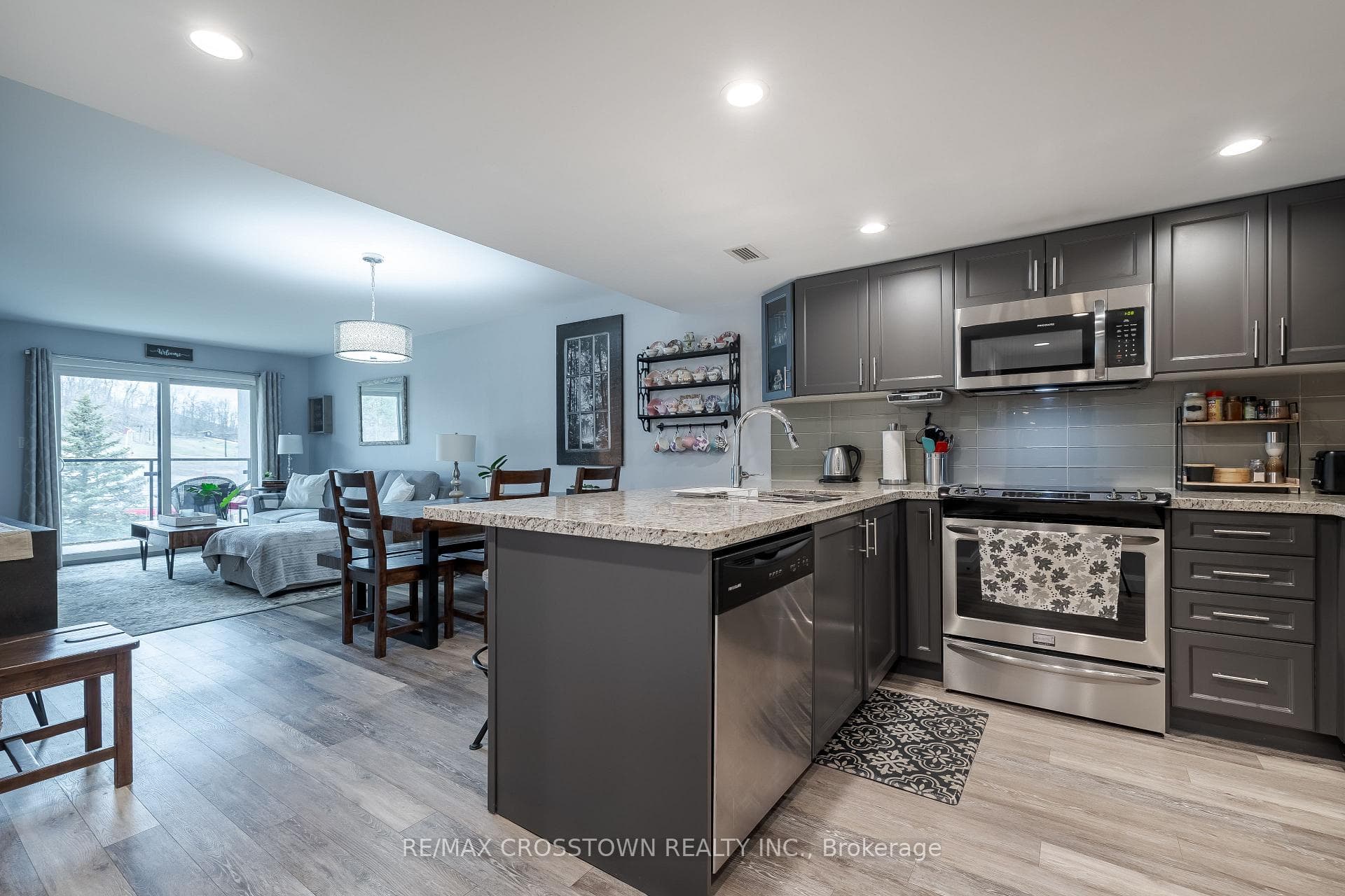 80 HORSESHOE Boulevard Unit 302 photo 9