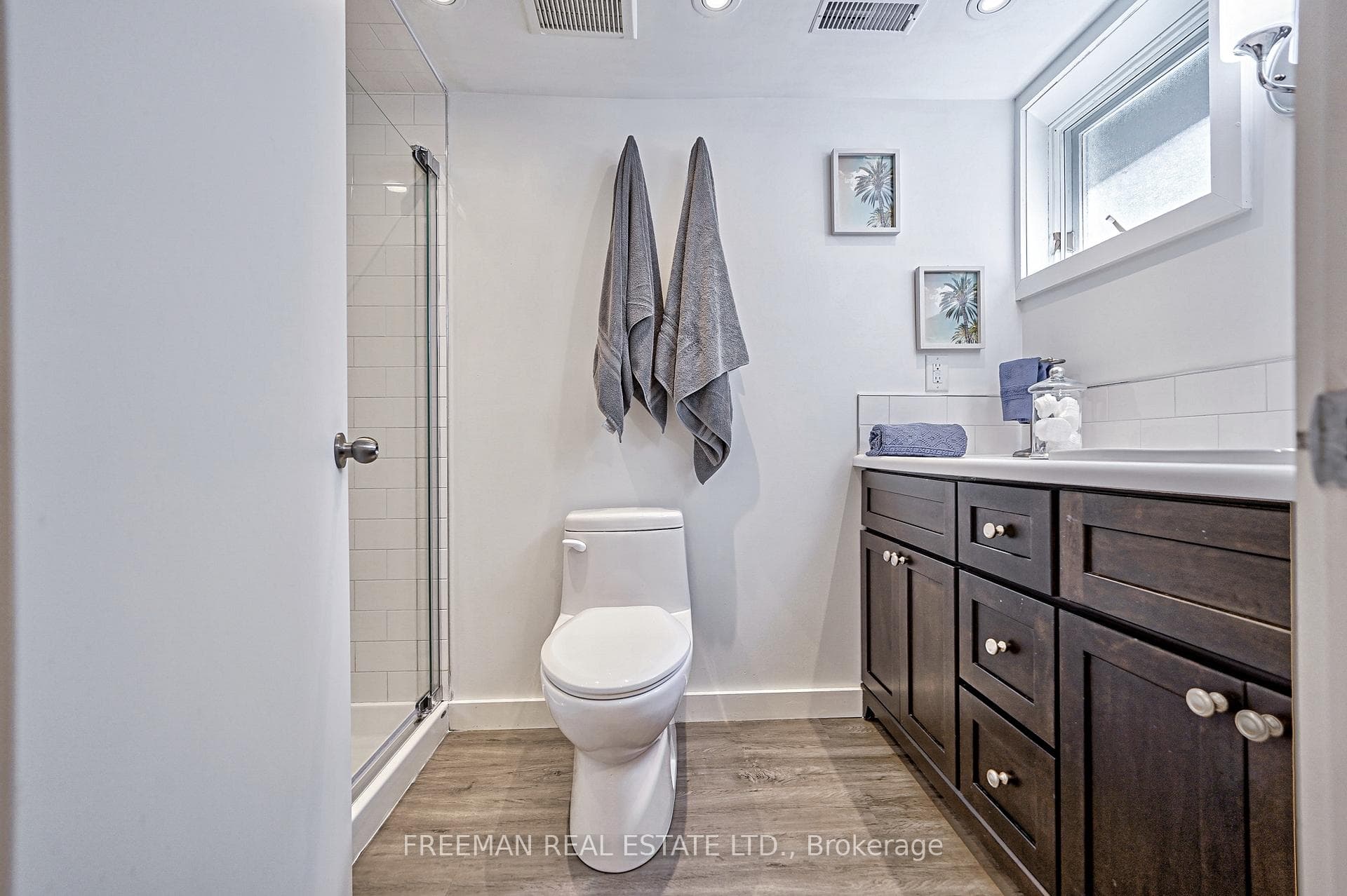 476 Clinton Street photo 28