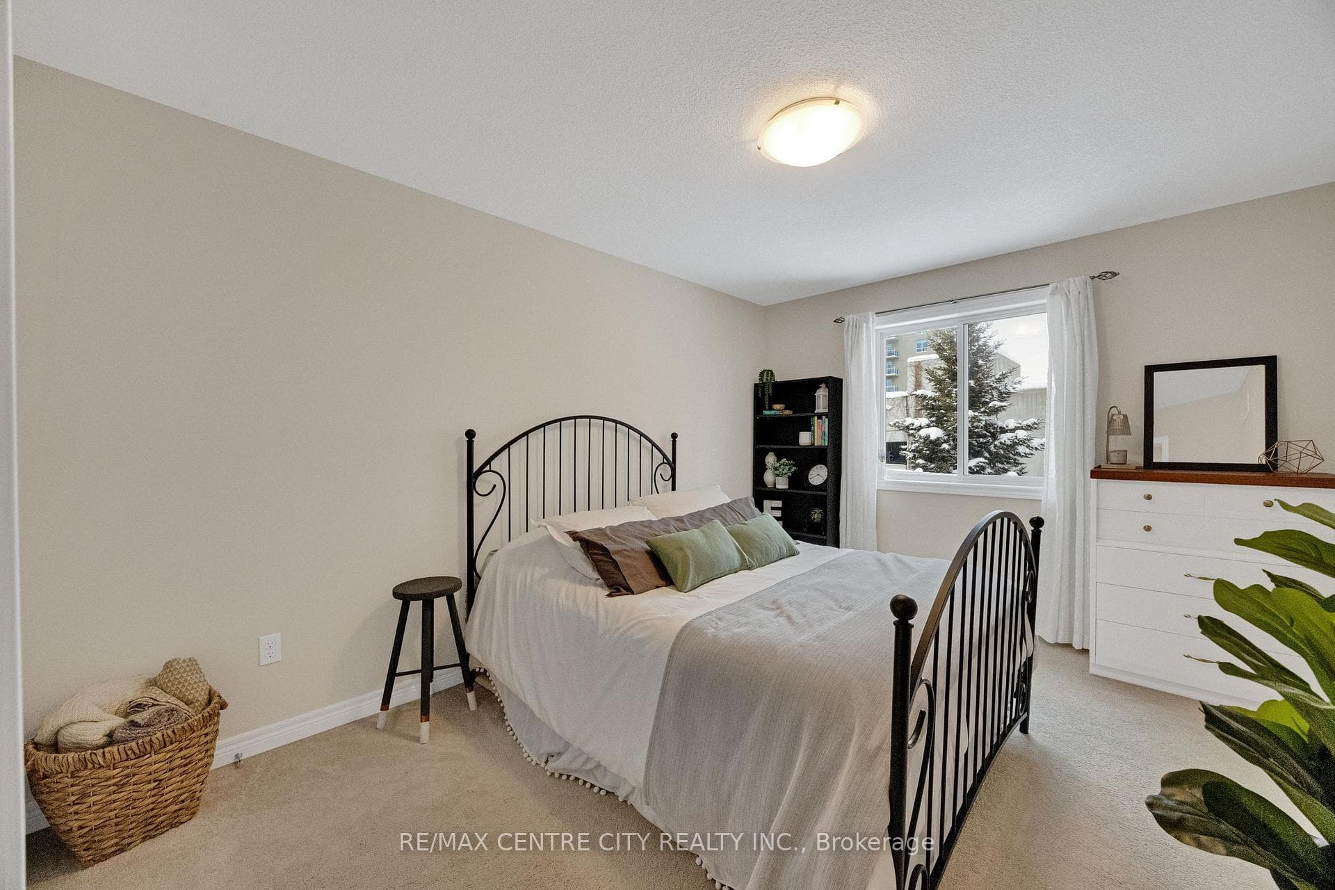 6929 Vallas Circle photo 25