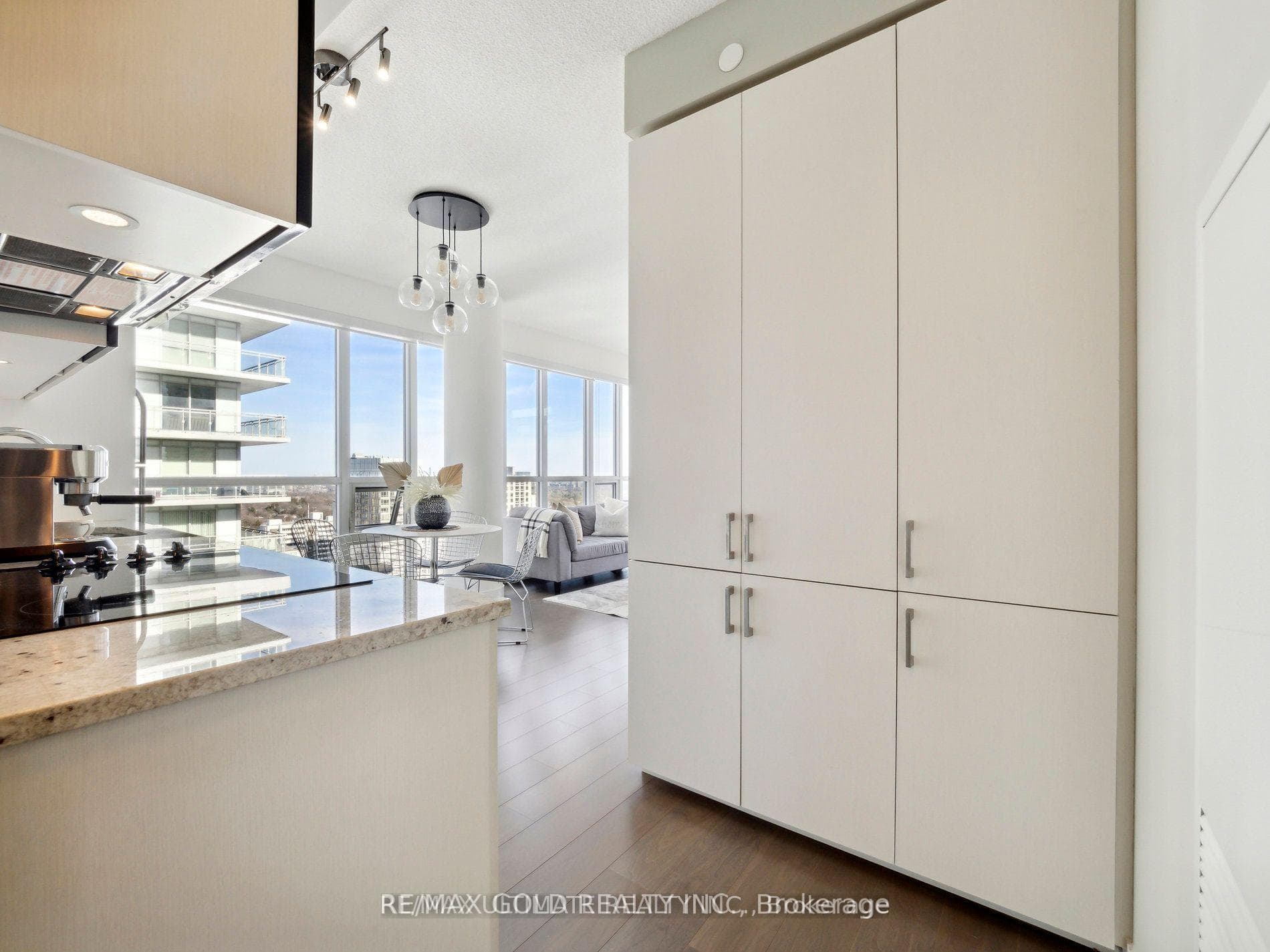 89 Dunfield Avenue Unit 2107 photo 4