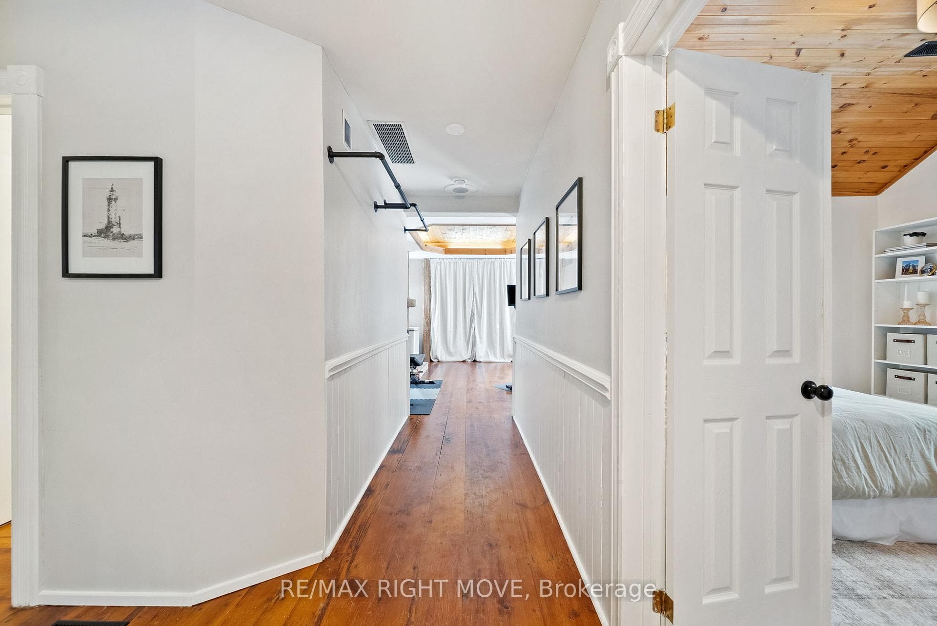 27 Durham St Street photo 9