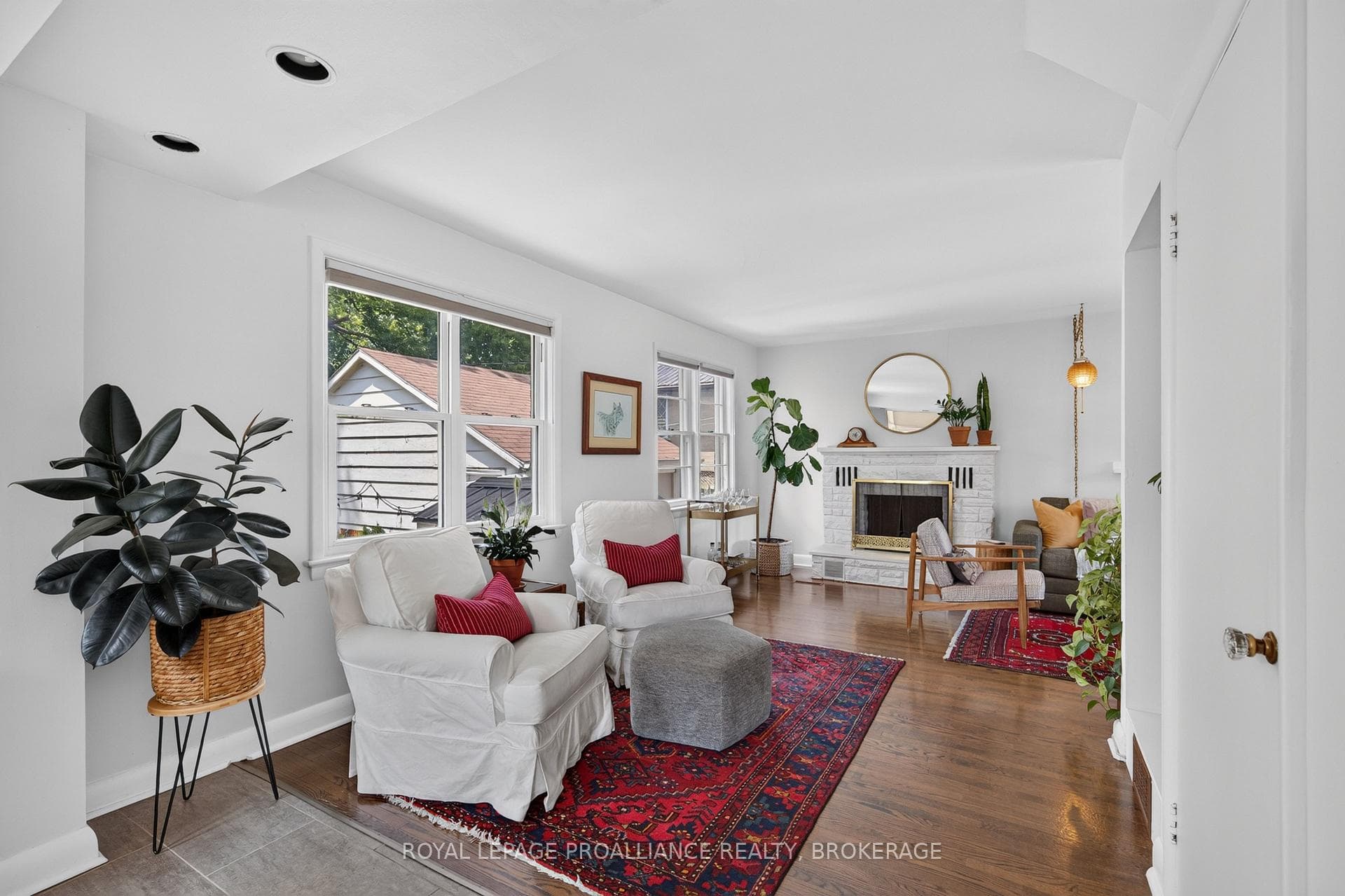 288 Yonge Street photo 10
