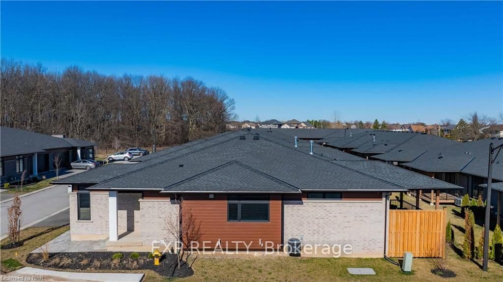 300 RICHMOND Street Unit 17 photo 2
