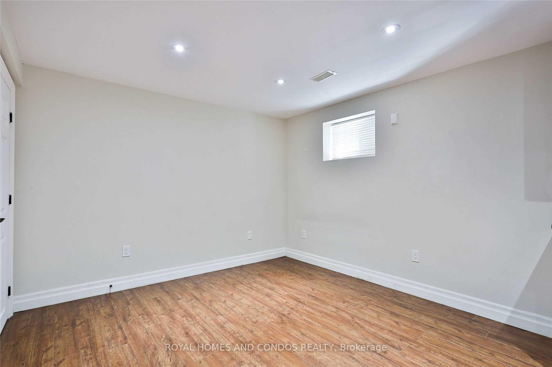 25 Goodwood Park Crescent Unit Bsmt 2 photo 28