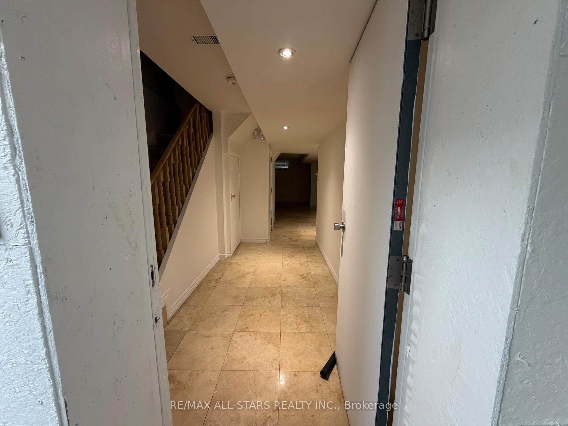 52 Arlington Drive photo 6