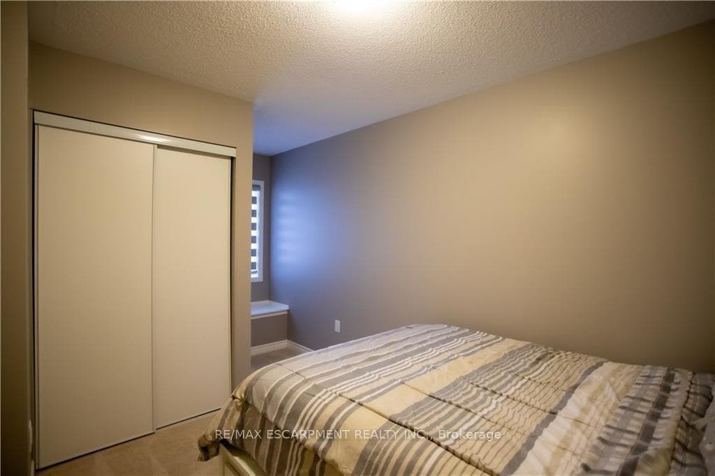 560 Allport Gate photo 33