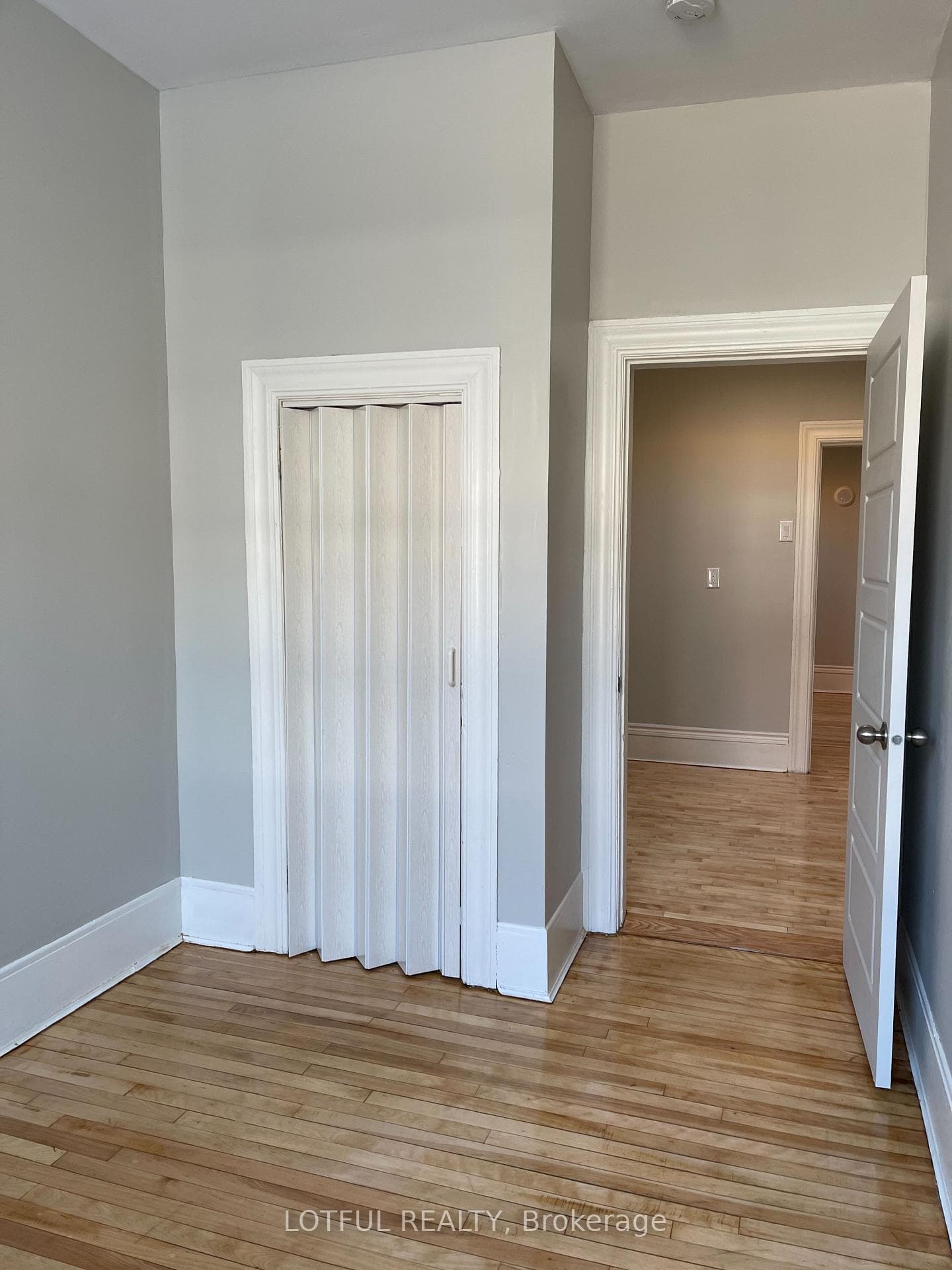 4 1/2 Russell Street Unit 4 photo 12